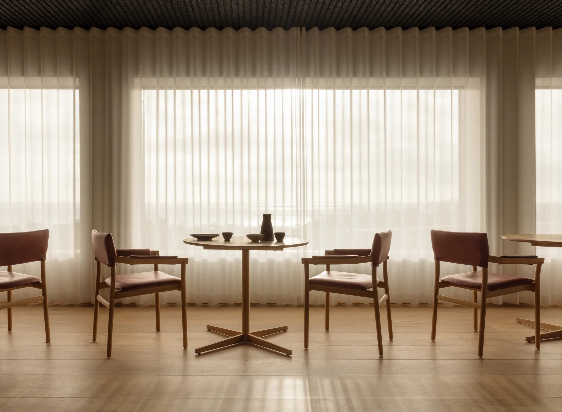 Poltrona Vyn con schienale imbottito, Monocoat naturale-Elmosoft 43283 Gärsnäs