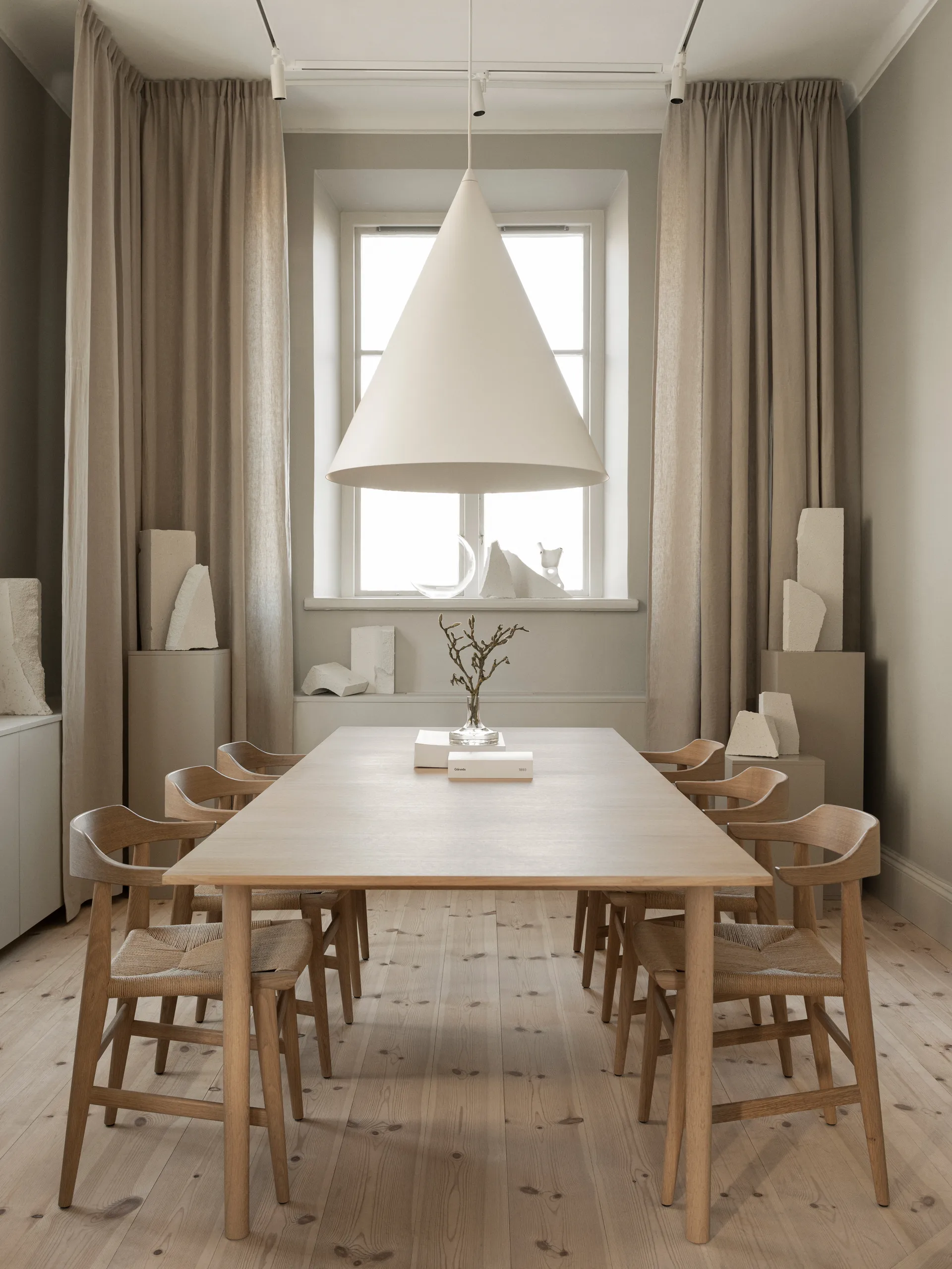 Sedia con braccioli Hedda, Rovere natural monocoating-spago Gärsnäs