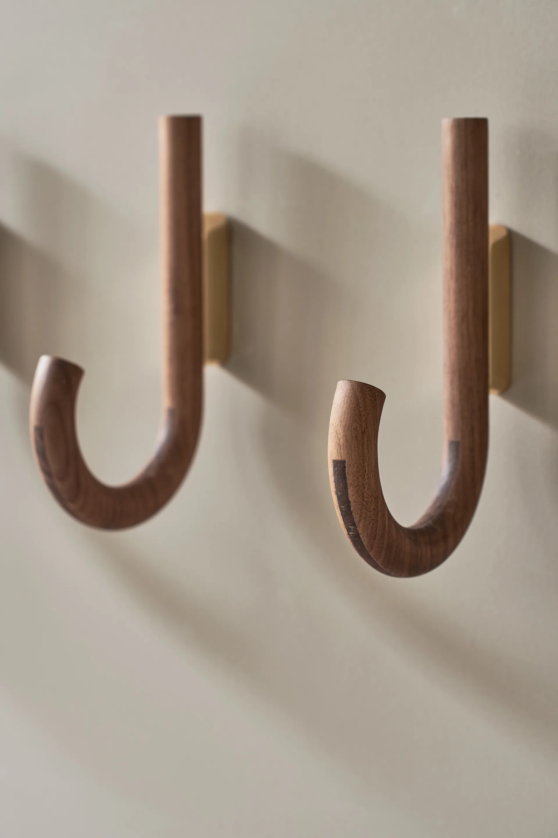 Gancio Hook, 19 cm, Noce, ottone Gejst