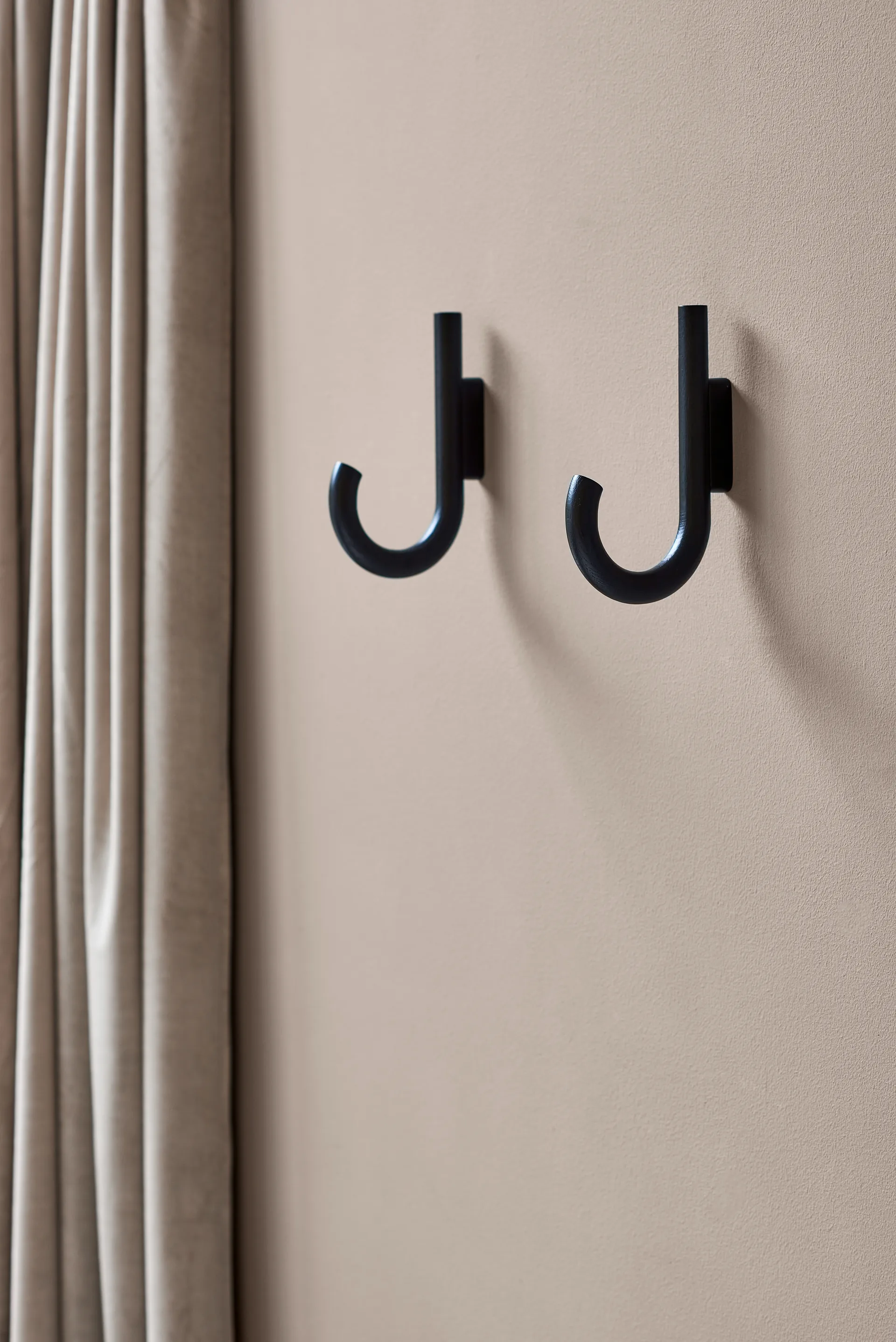 Gancio Hook, 19 cm, Rovere tinto nero Gejst