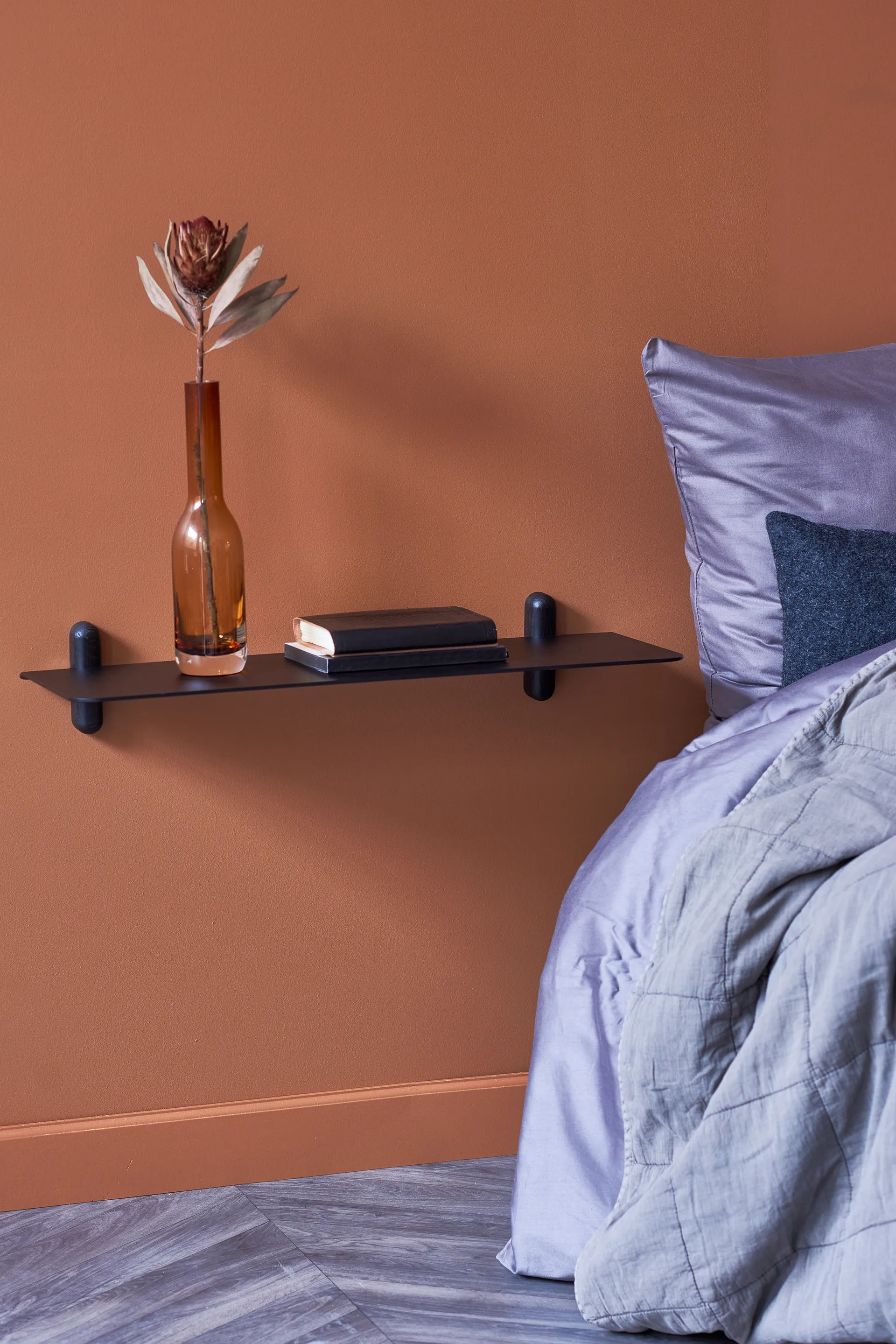 Mensola grande Nivo G, Frassino tinto nero, nero Gejst