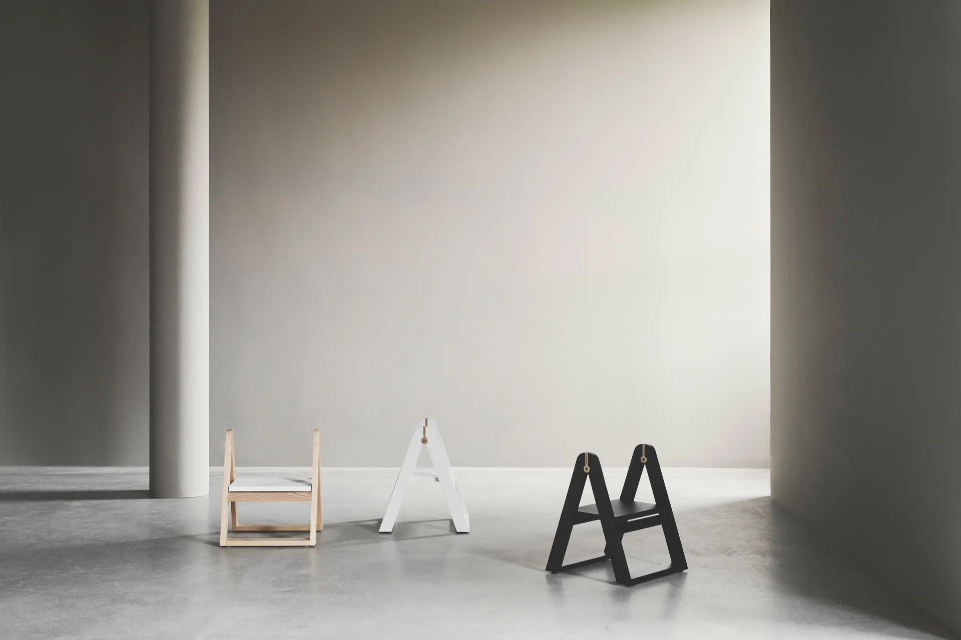 Sgabello a gradini Reech, White Gejst