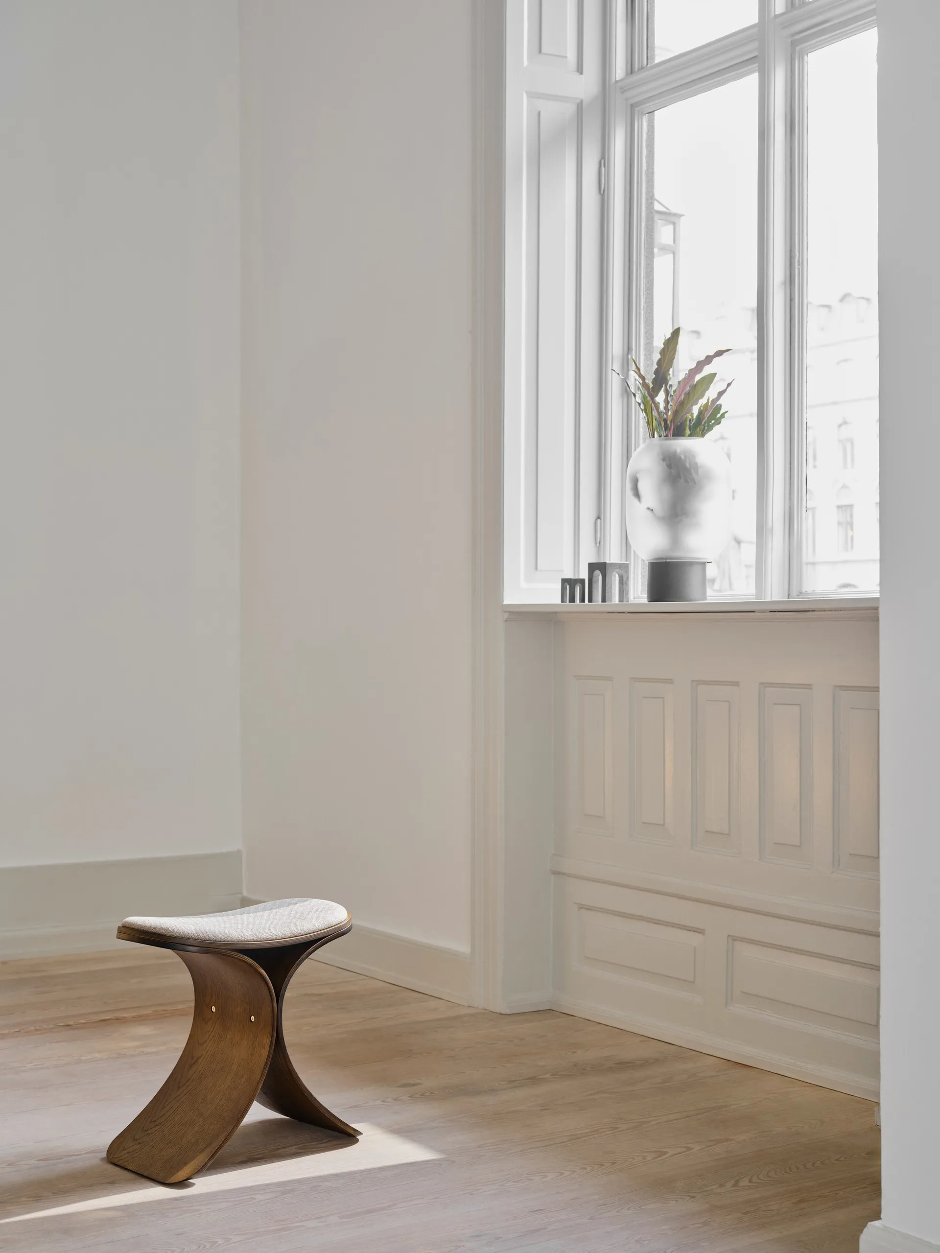 Sgabello Luno 48×28×72 cm, Rovere scuro-tessuto beige scuro Gejst