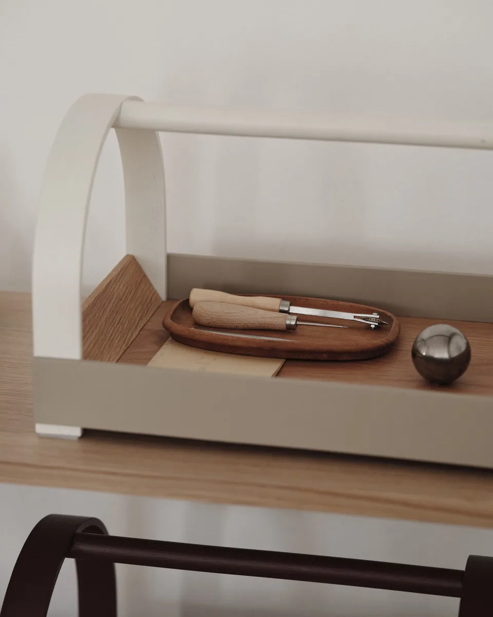 Vassoio con manici Kydo 40,5×27×23,5 cm, Quercia-beige white Gejst