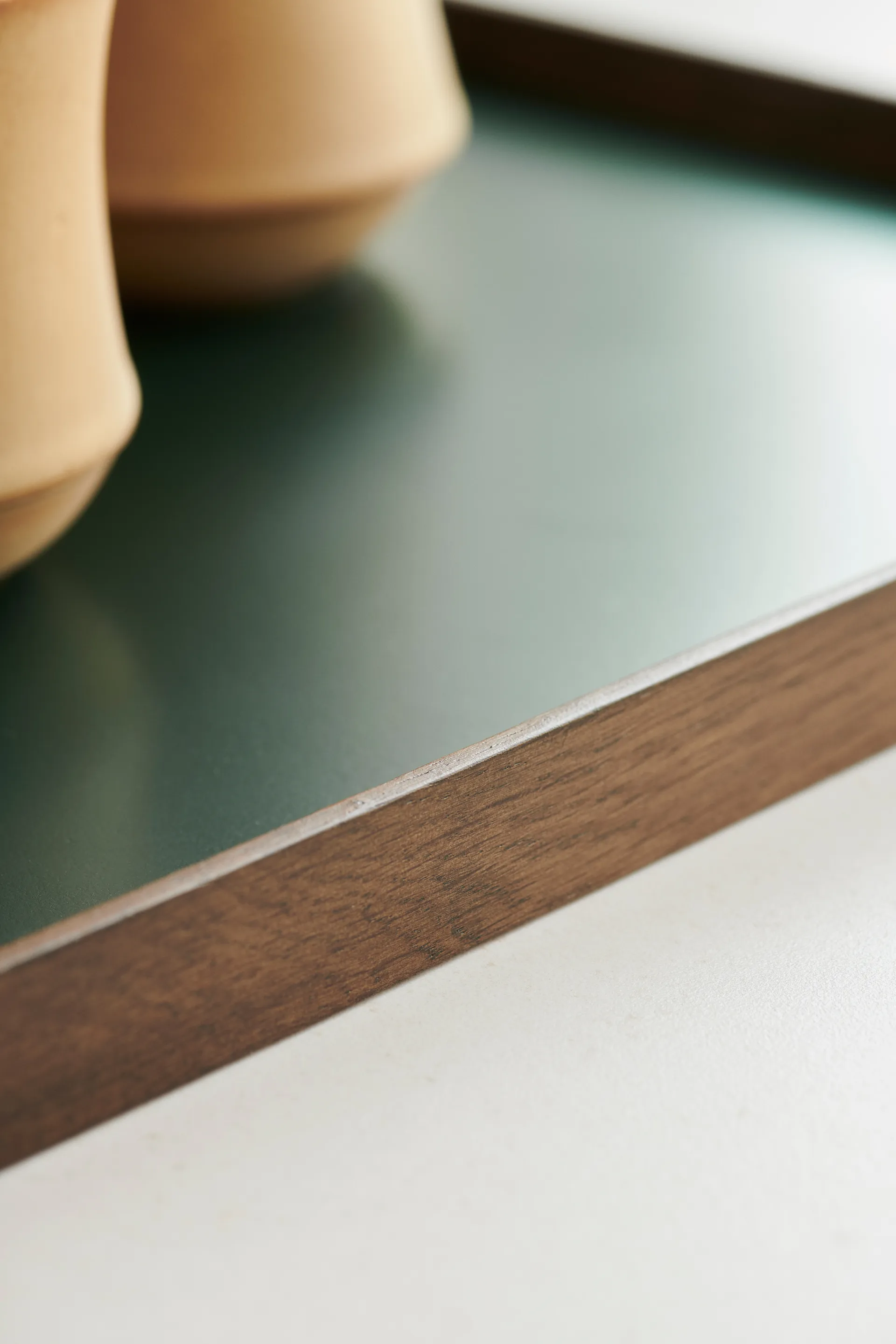 Vassoio Frame grande 35,5x50,6 cm, Rovere affumicato, verde Gejst