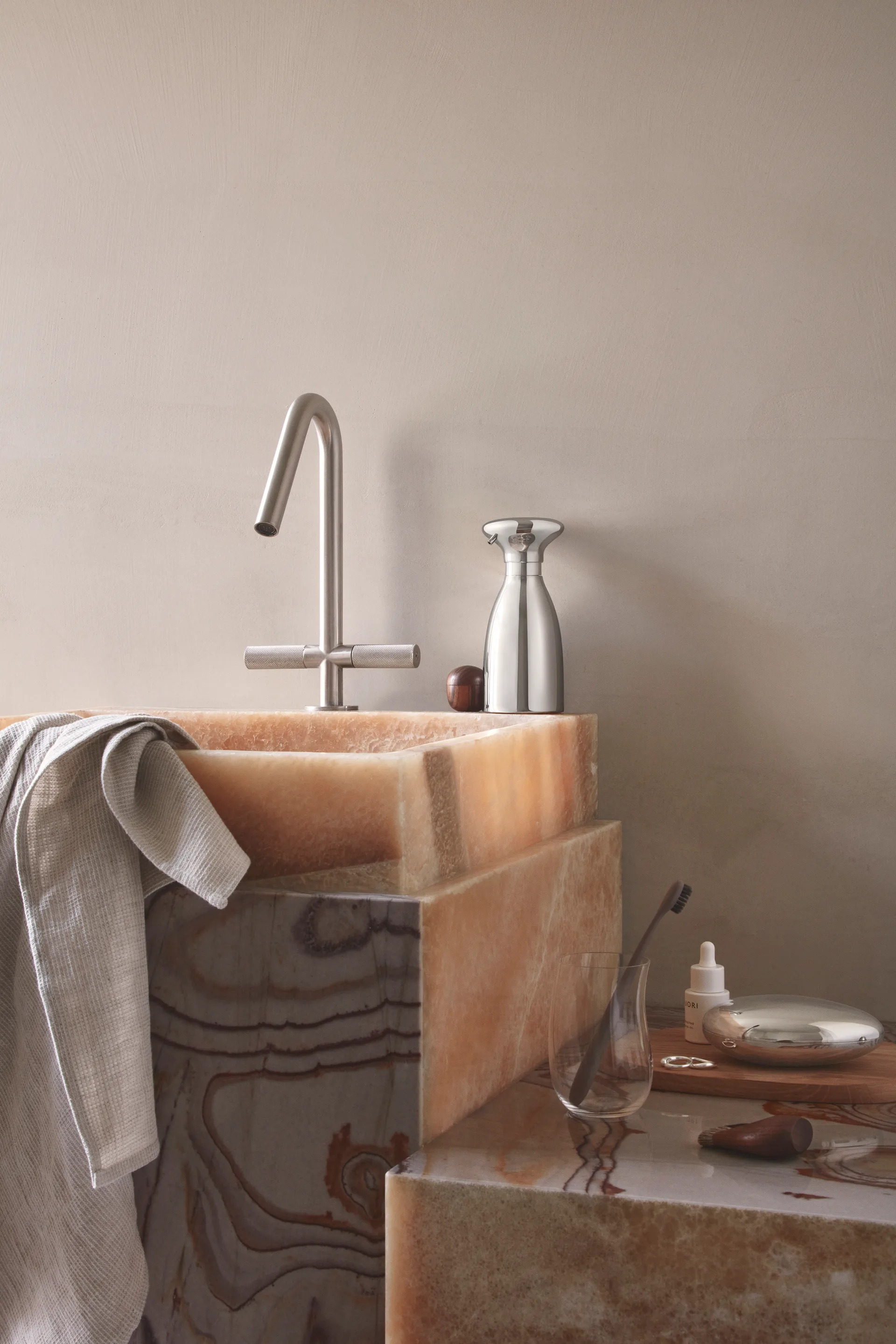 Distributore di sapone Alfredo 35 cl, Acciaio inossidabile Georg Jensen