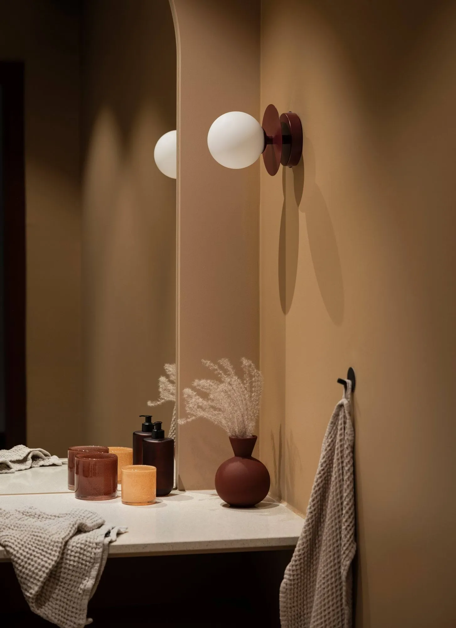 Art Deco applique, plafoniera, Rosso-bianco Globen Lighting