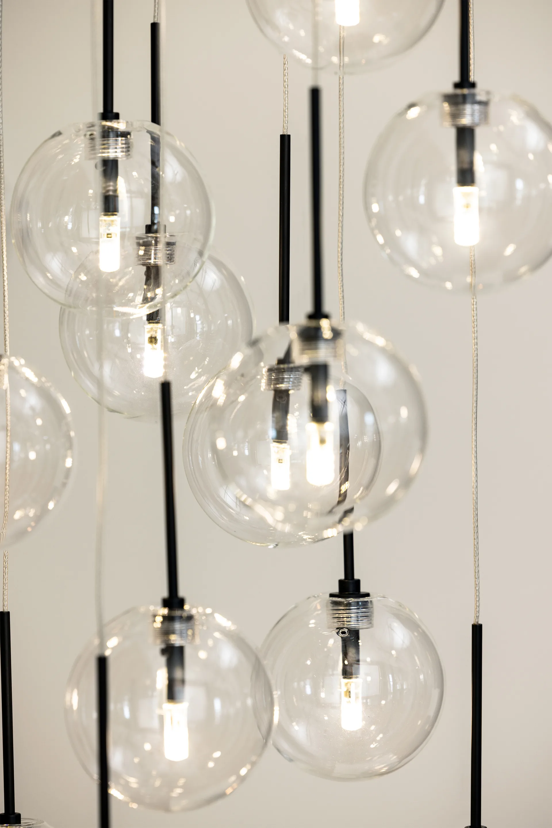 Lampada a sospensione Skyfall, Chiaro-nero Globen Lighting