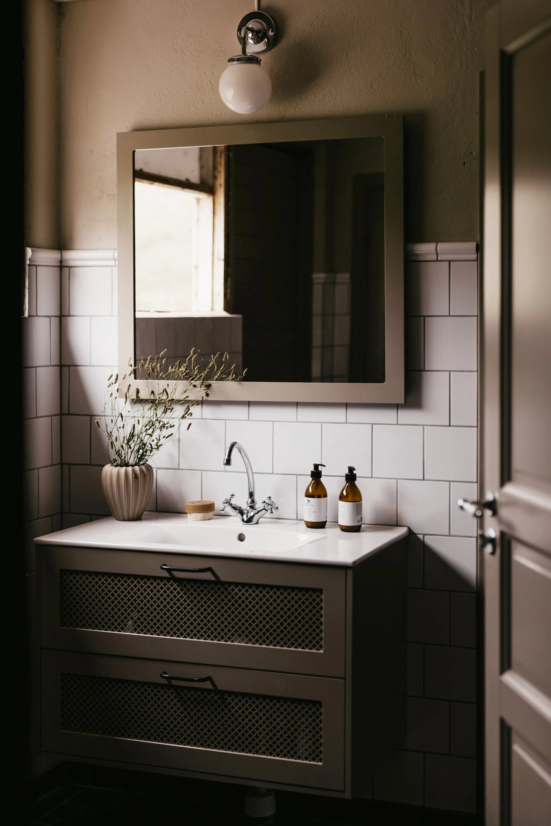 Lampada da parete Alley 1 IP44, Cromo-bianco Globen Lighting