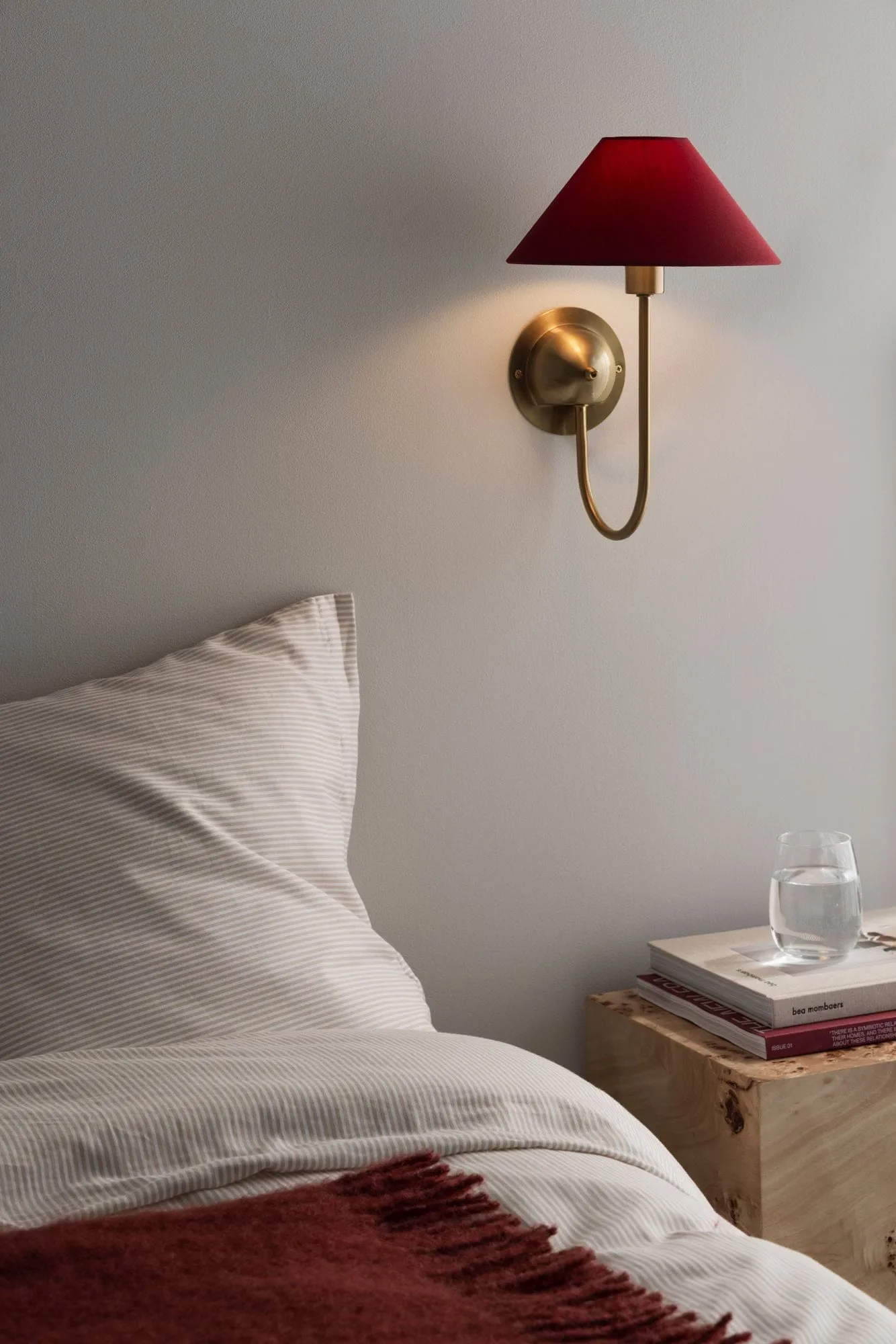 Lampada da parete Iris, Burgundy Globen Lighting