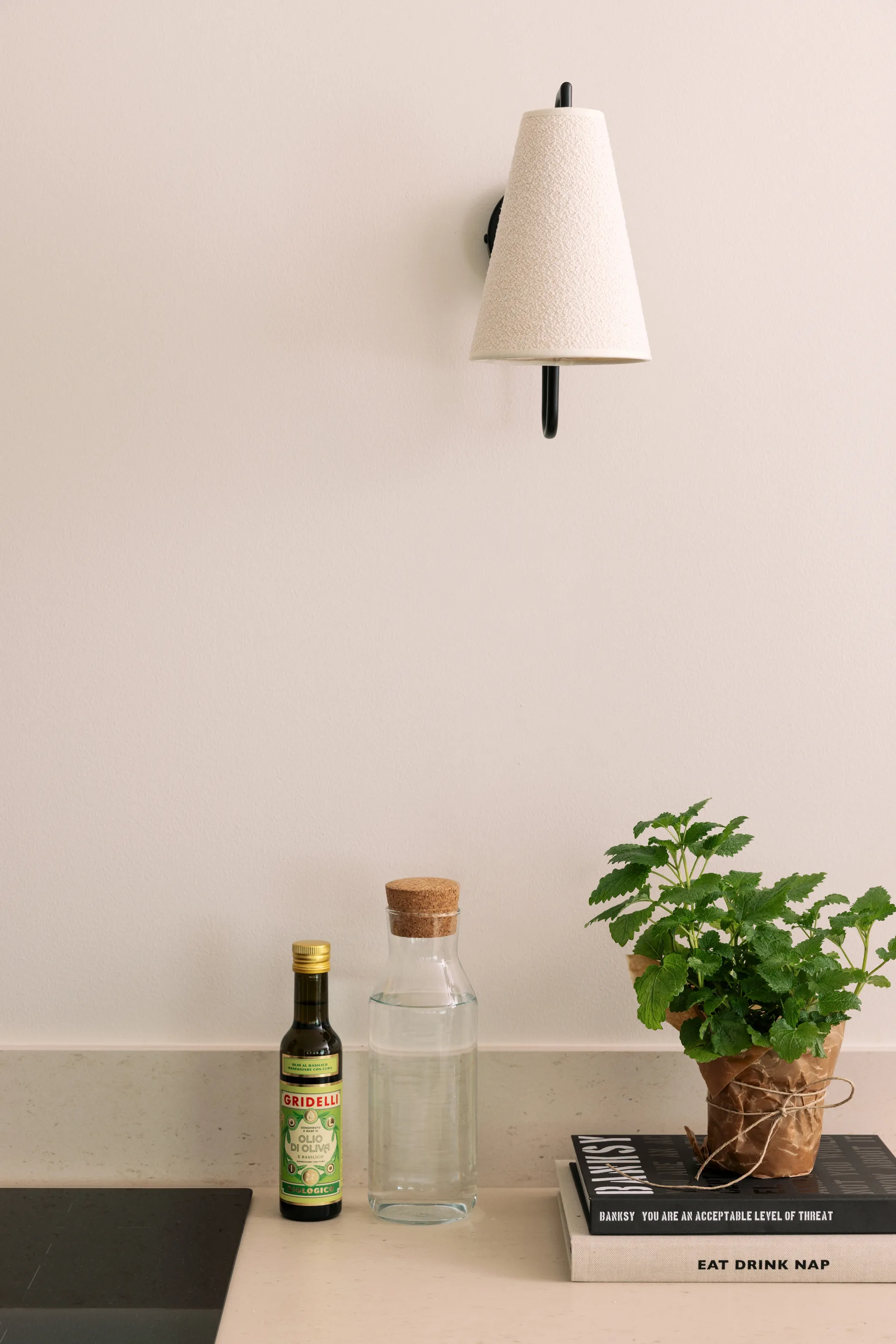 Lampada da parete Lou, Bouclé bianco-nero Globen Lighting