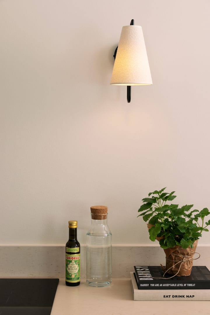Lampada da parete Lou, Bouclé bianco-nero Globen Lighting
