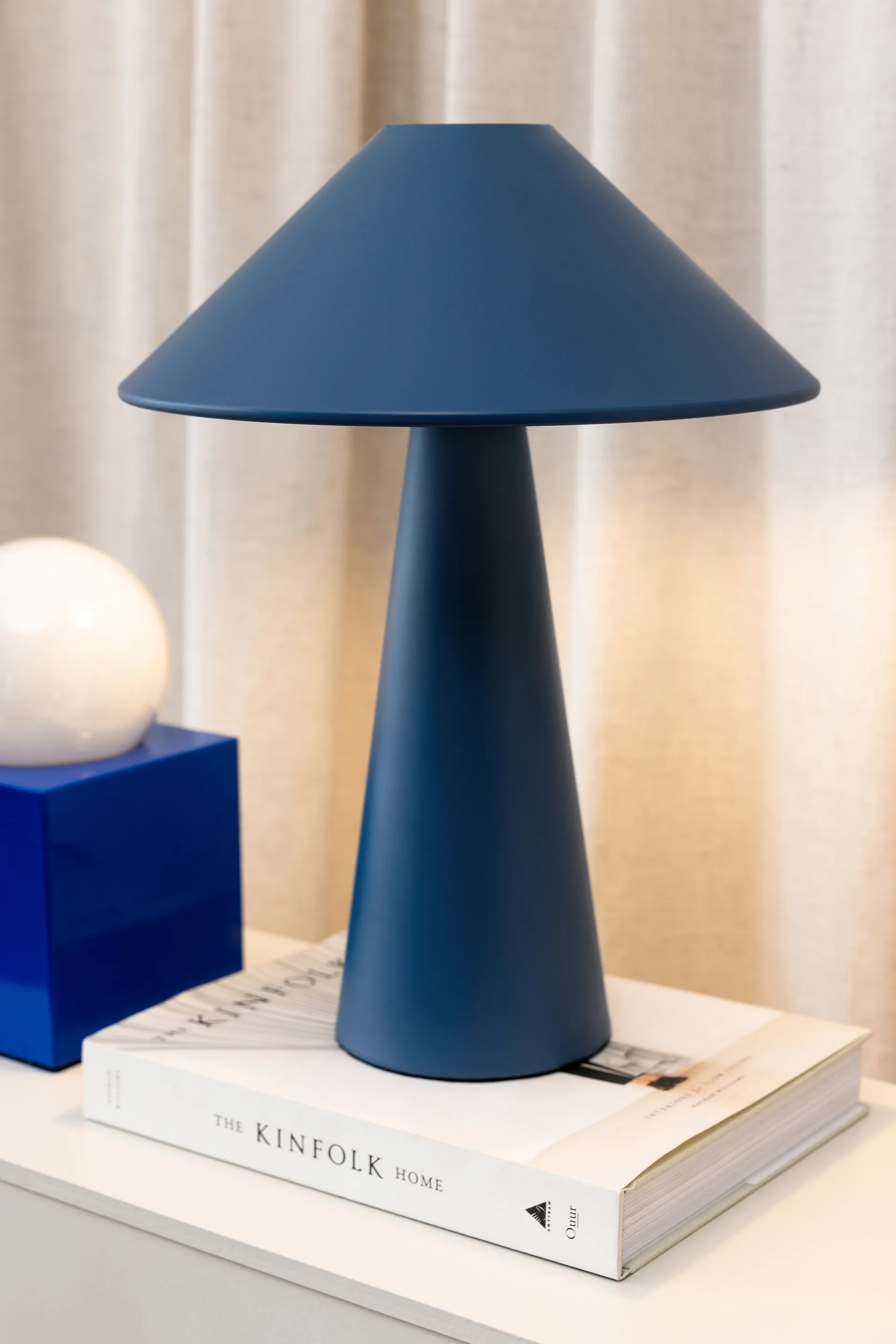 Lampada da tavolo Cannes, Blu Globen Lighting