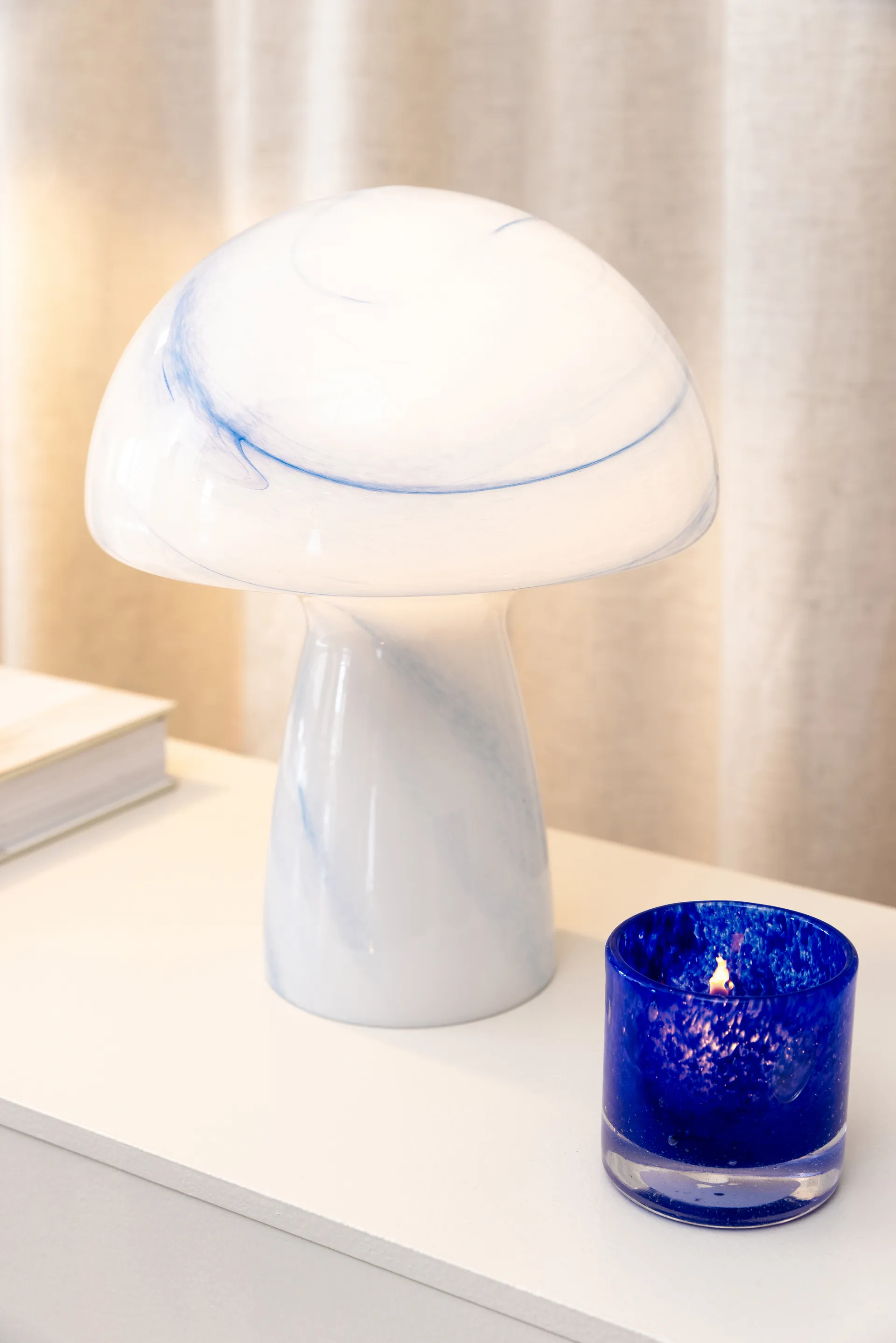 Lampada da tavolo Fungo Swirl 22 , Blu Globen Lighting