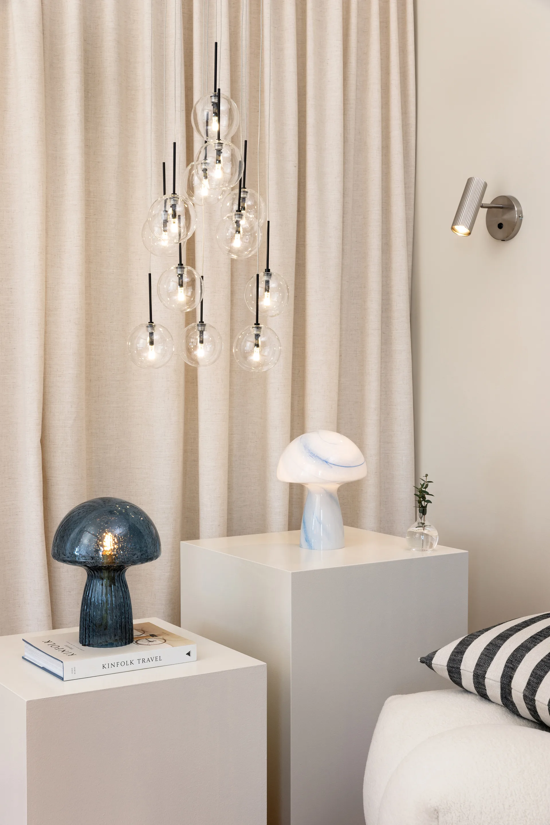 Lampada da tavolo Fungo Swirl 22 , Blu Globen Lighting