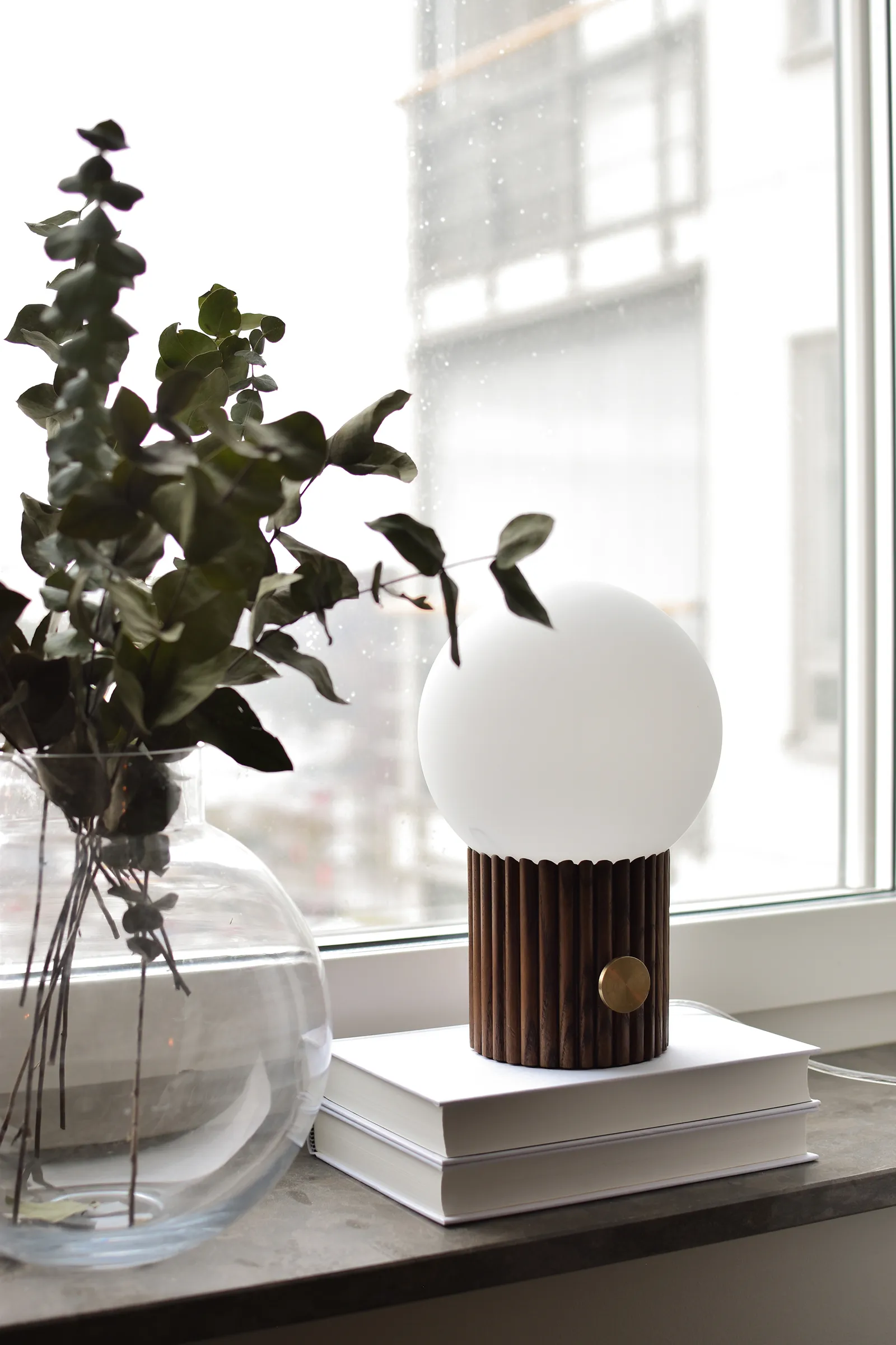 Lampada da tavolo Hubble Ø 15 cm, Noce Globen Lighting