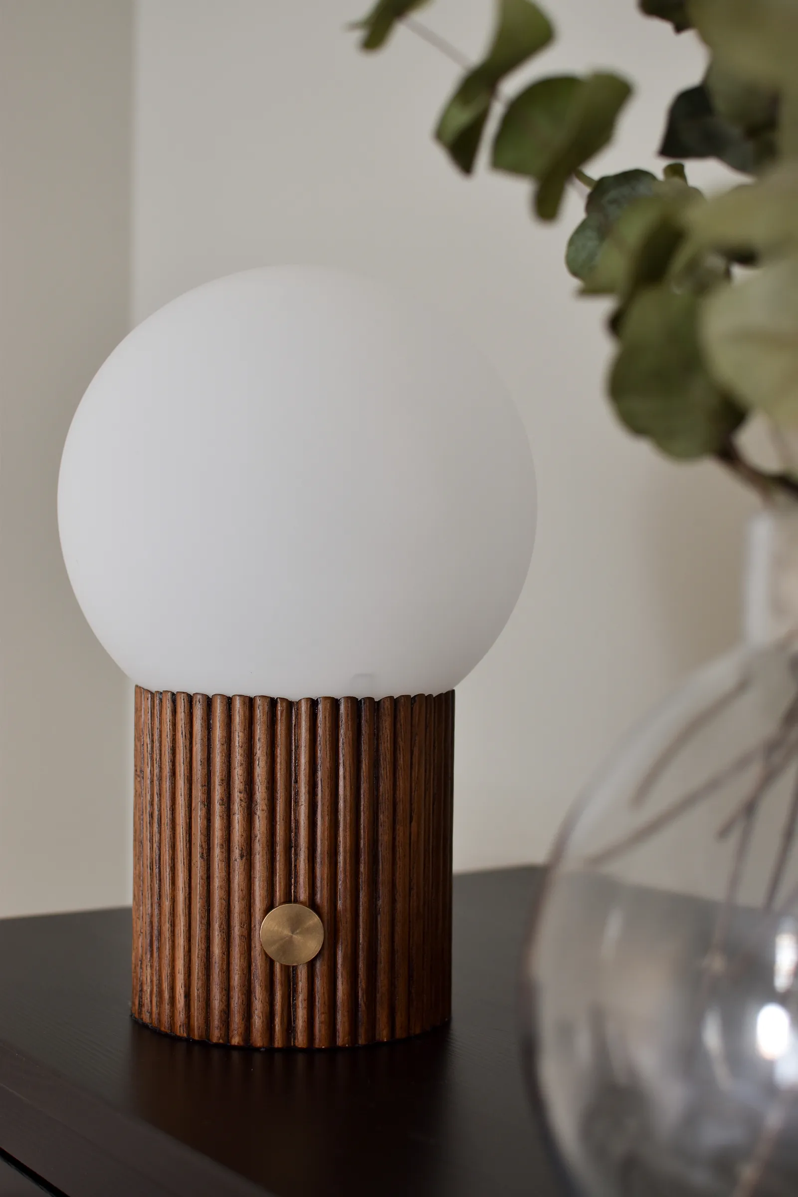 Lampada da tavolo Hubble Ø 22 cm, Noce Globen Lighting