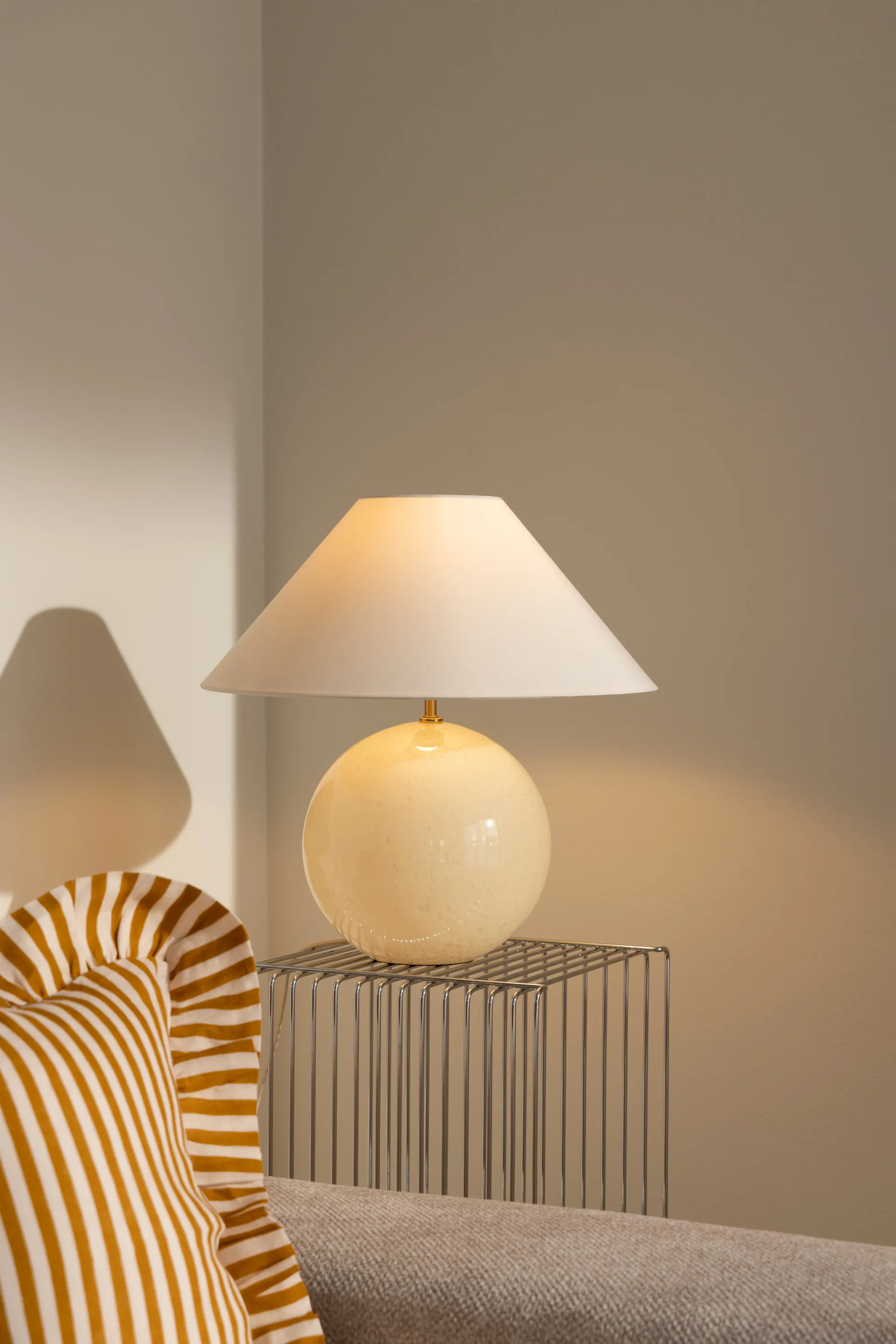 Lampada da tavolo Iris 45, Bianco Globen Lighting