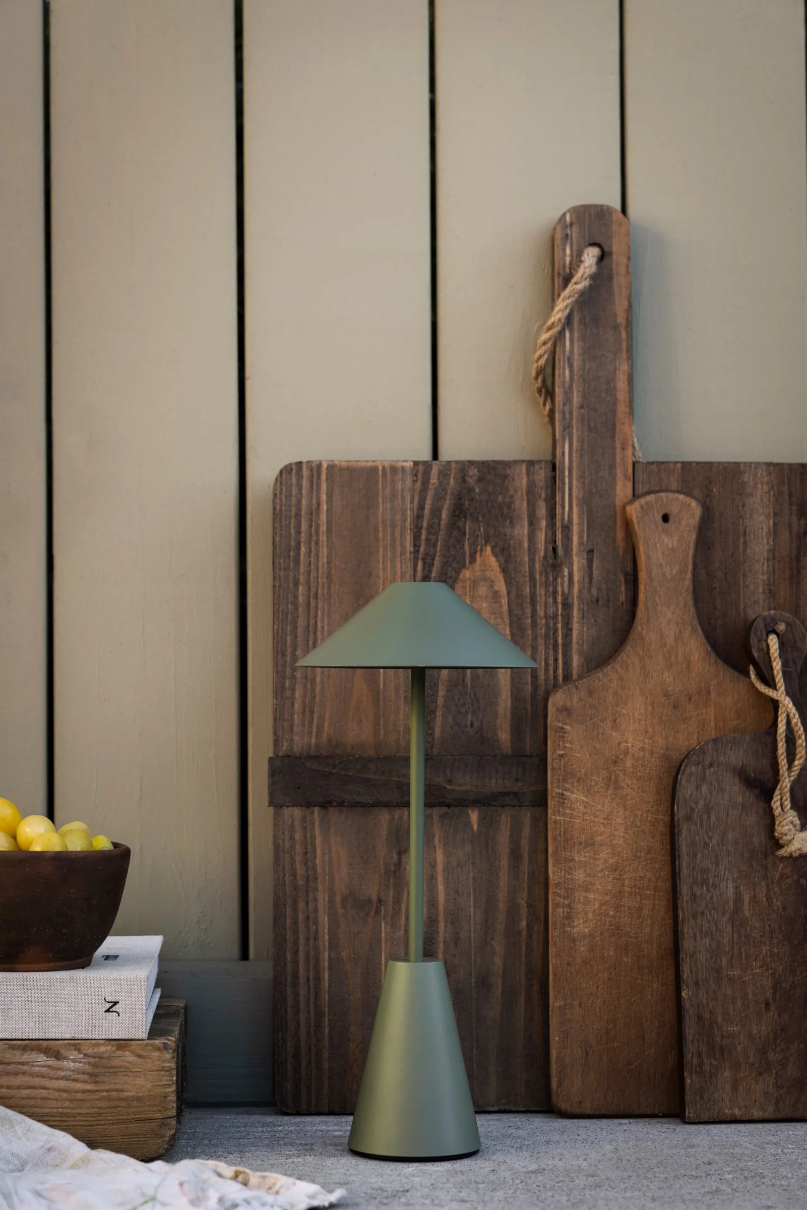 Lampada da tavolo portatile Cannes 32, Verde muschio Globen Lighting