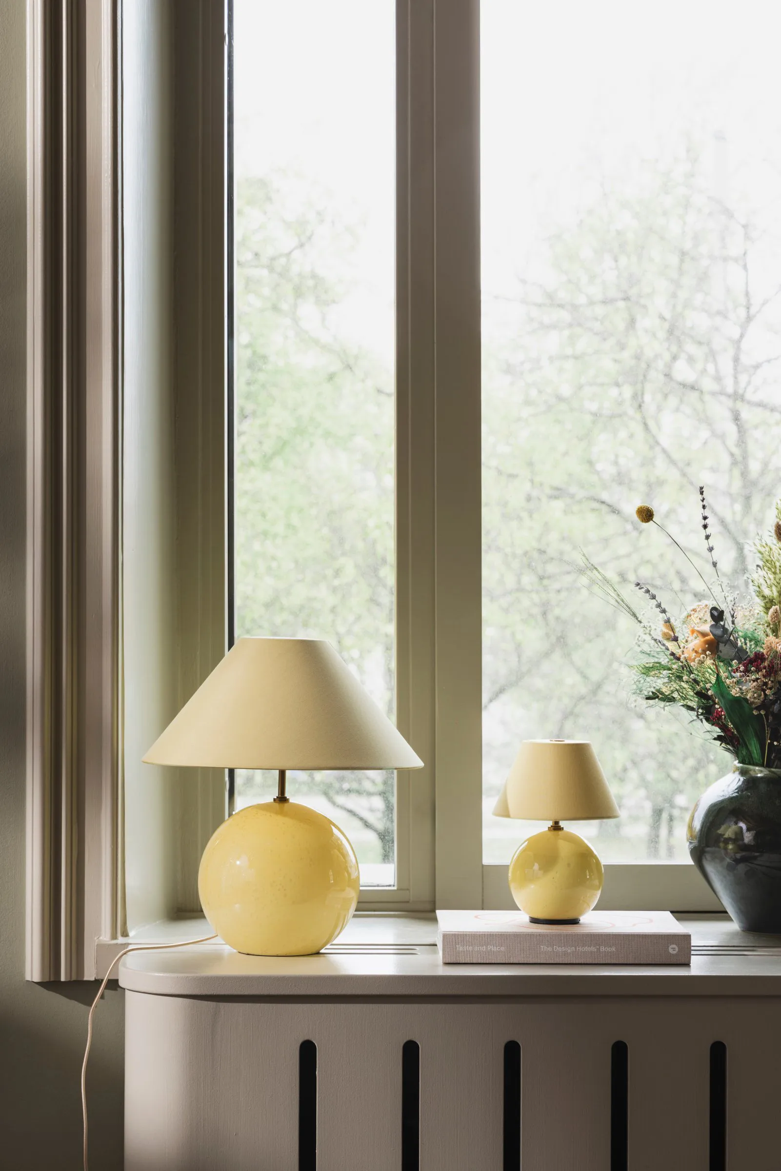 Lampada da tavolo portatile Iris 16, Butter yellow Globen Lighting