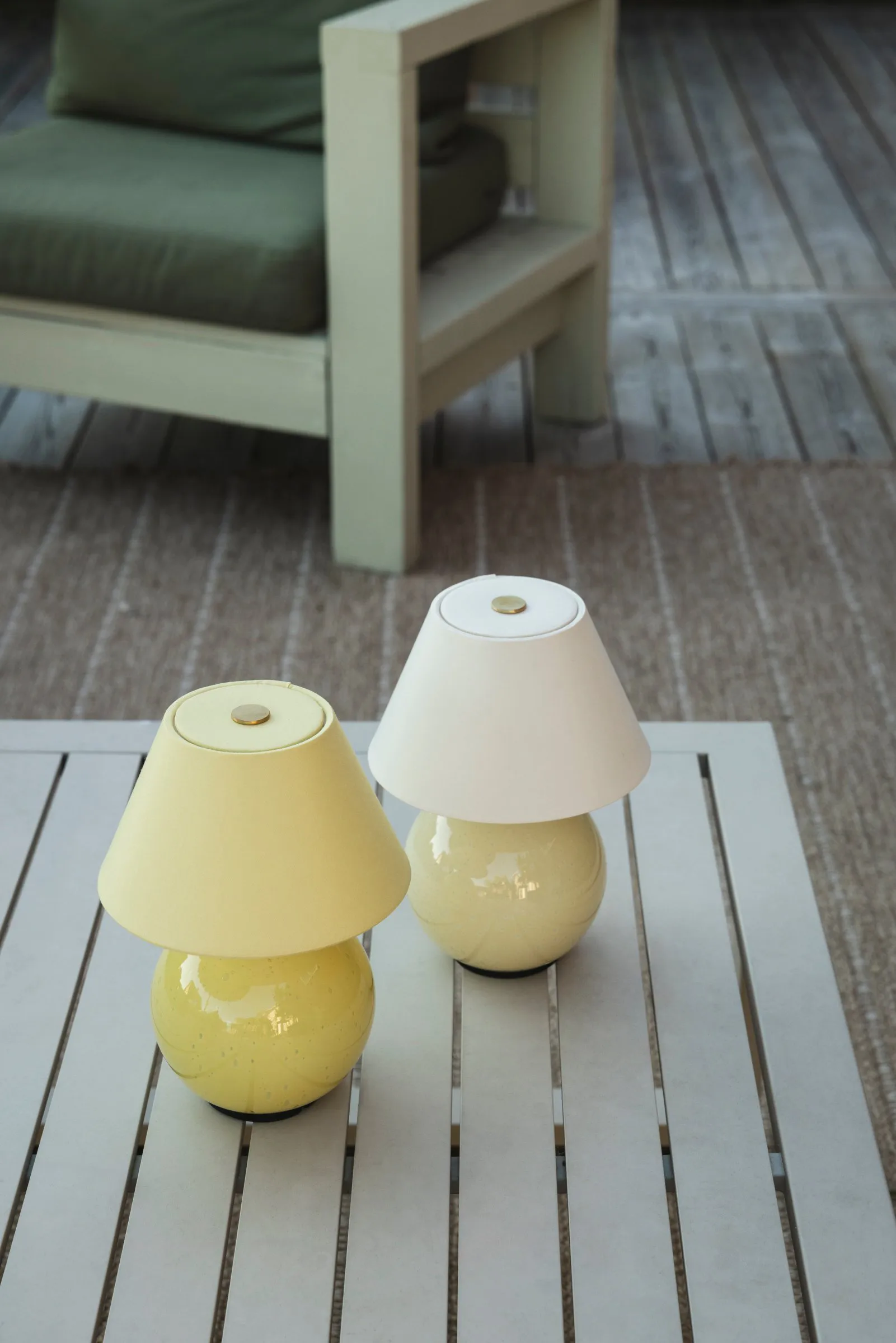 Lampada da tavolo portatile Iris 16, Butter yellow Globen Lighting