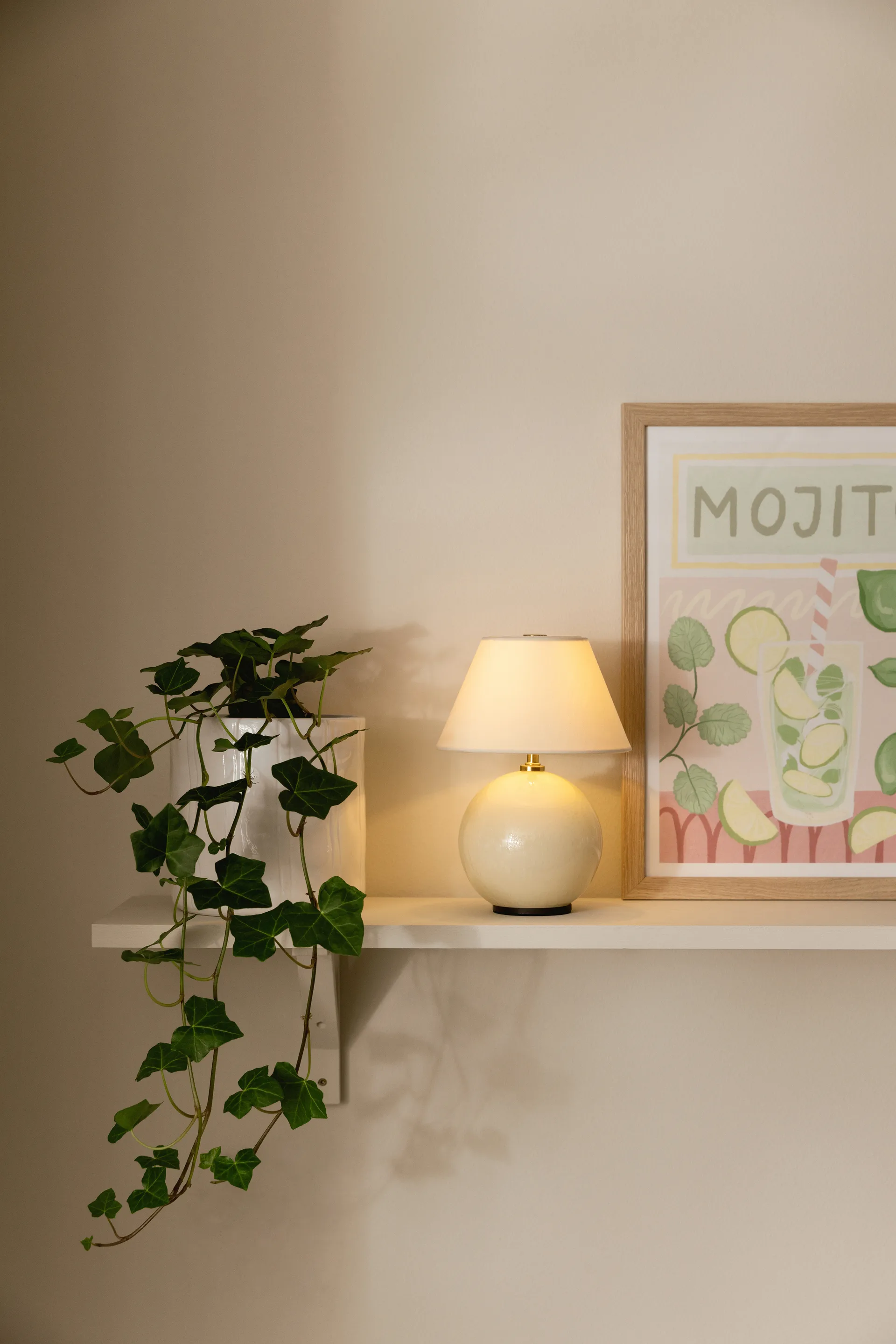 Lampada da tavolo portatile Iris 16, Crema Globen Lighting