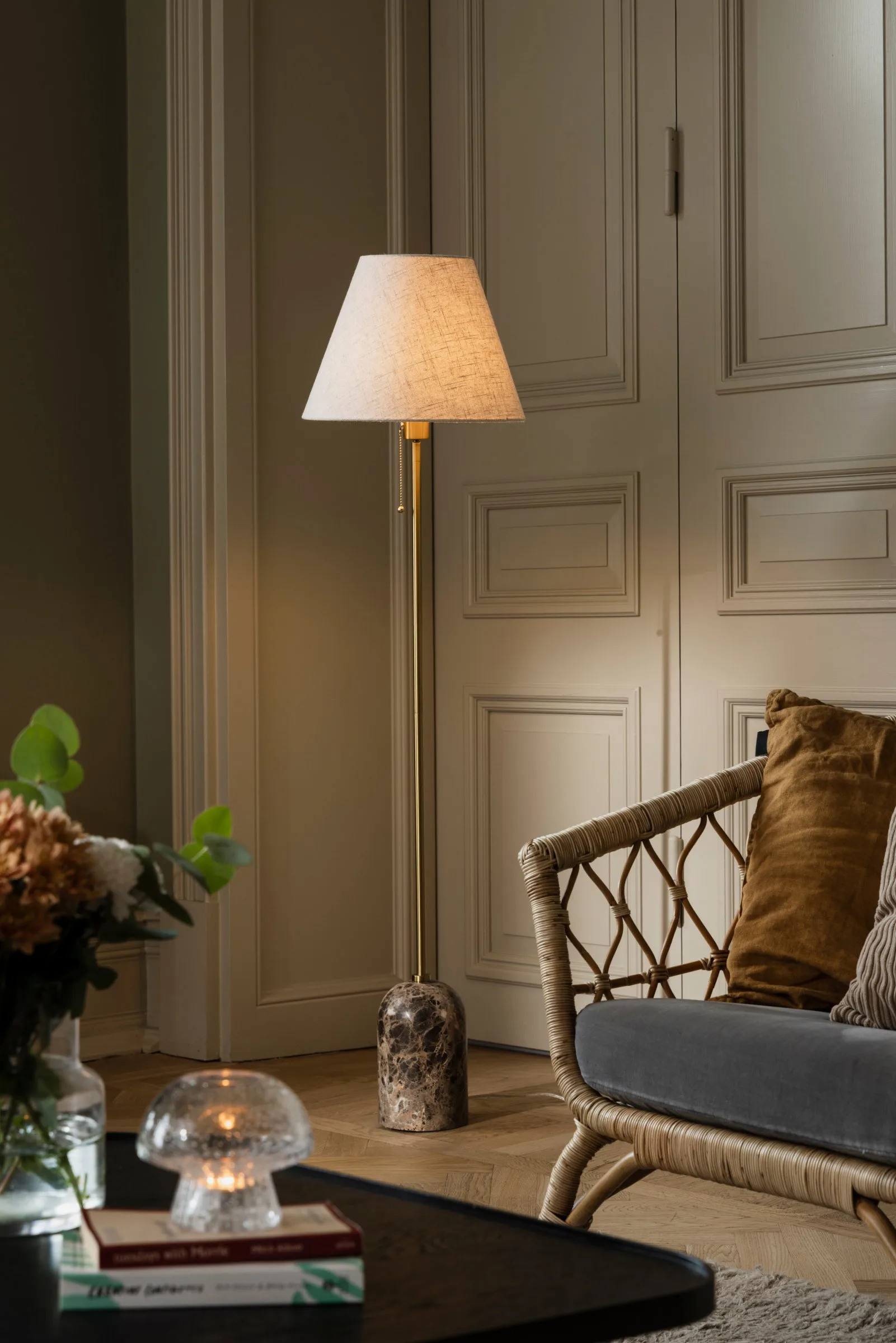 Lampada da terra Gino, Marmo marrone Globen Lighting