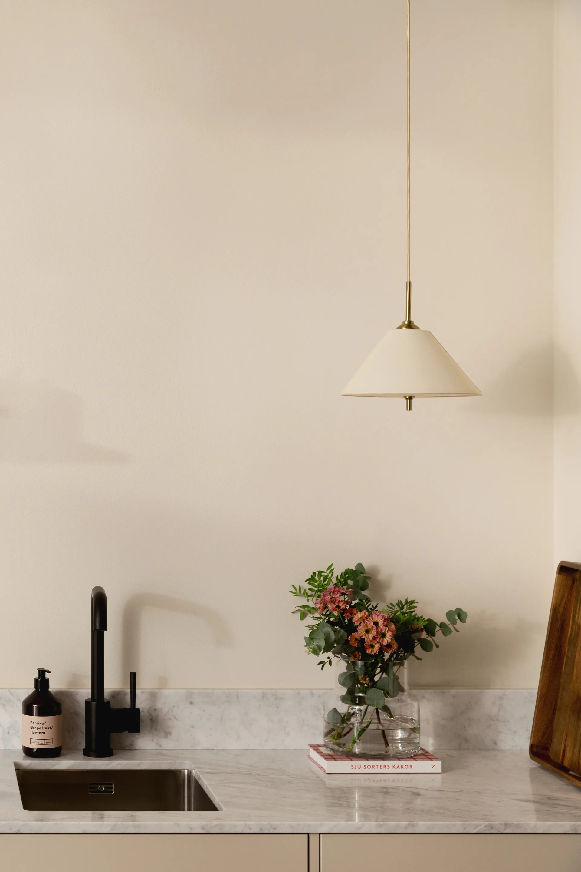 Lampadario Iris 25, Crema Globen Lighting