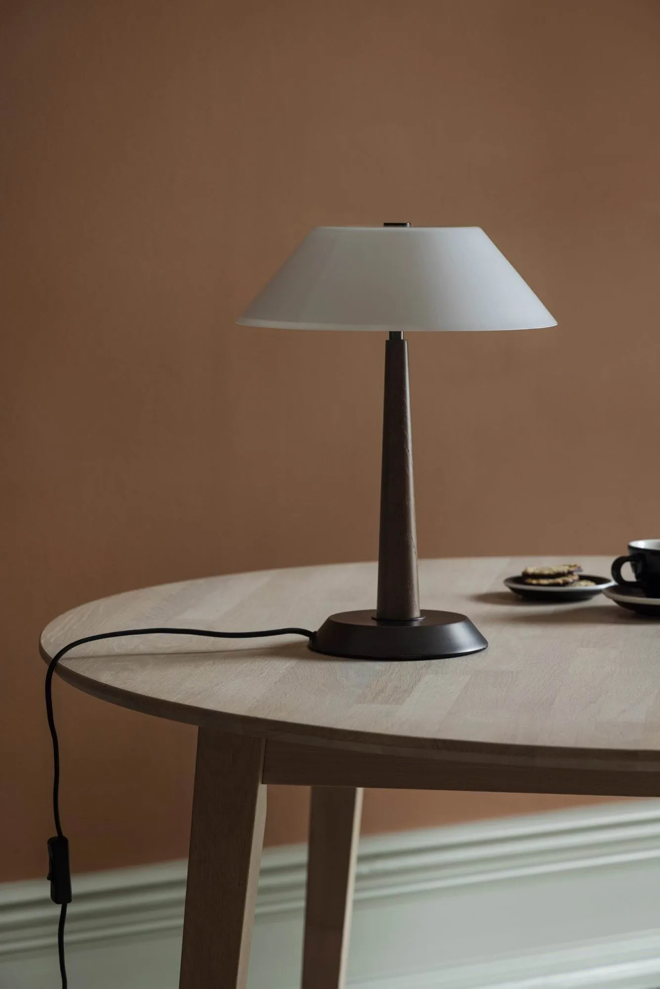 Ligna lampada da tavolo, Mordenzato marrone, Ø29x39,2 cm Globen Lighting