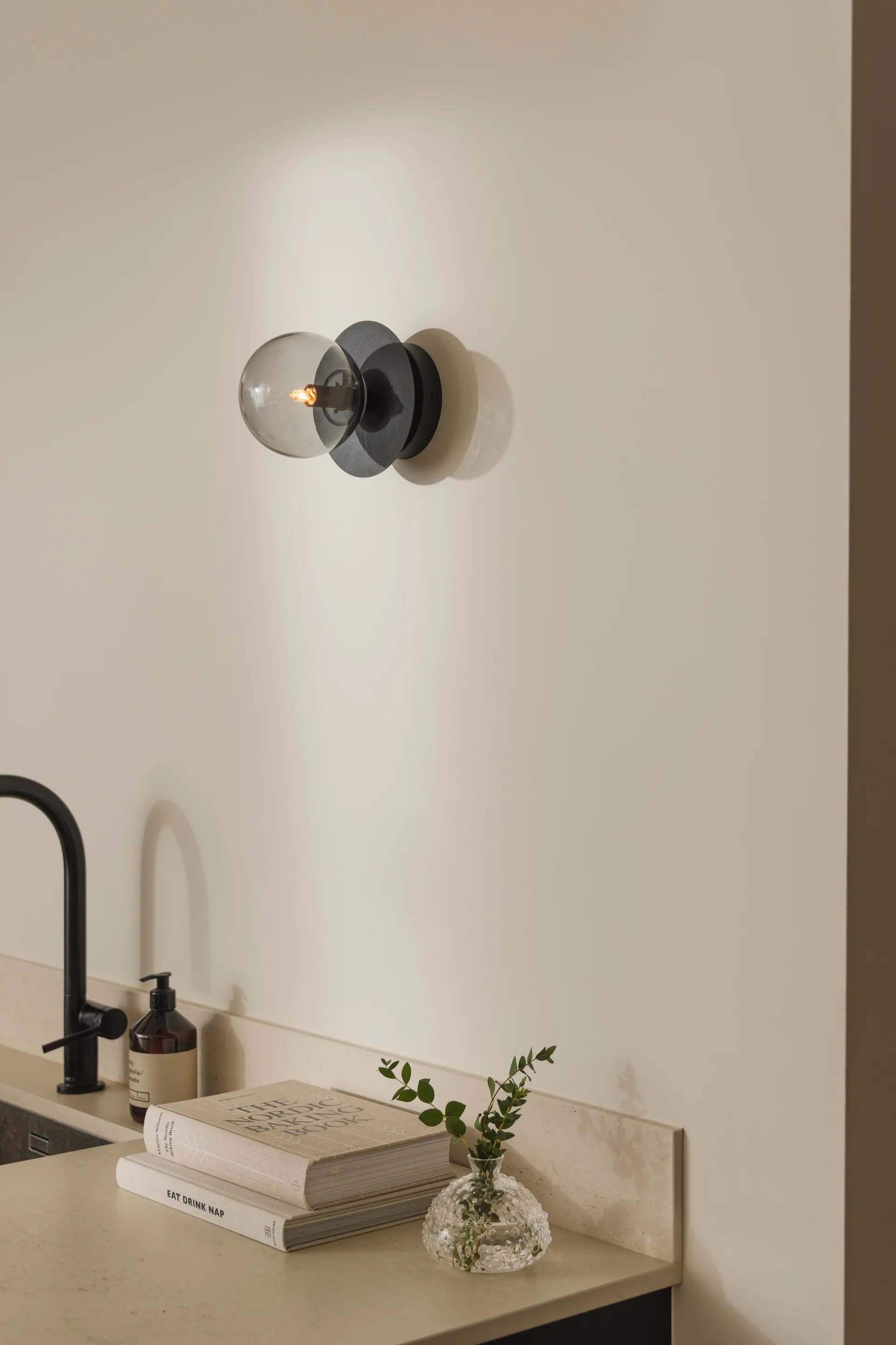 Plafoniera Art Deco, Nero-fumo Globen Lighting