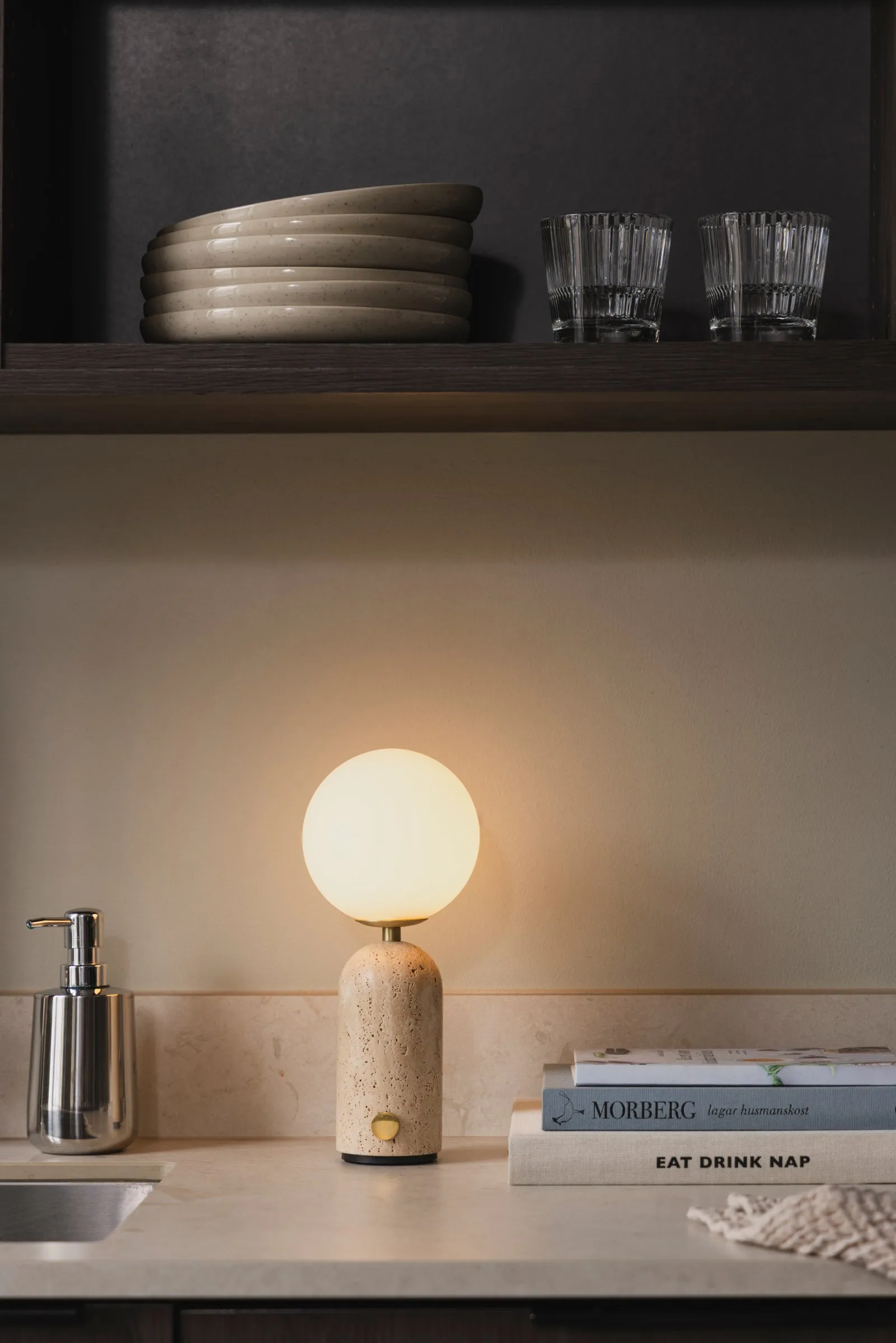 Torrano lampada da tavolo portatile, Beige travertine, 27,5 cm Globen Lighting