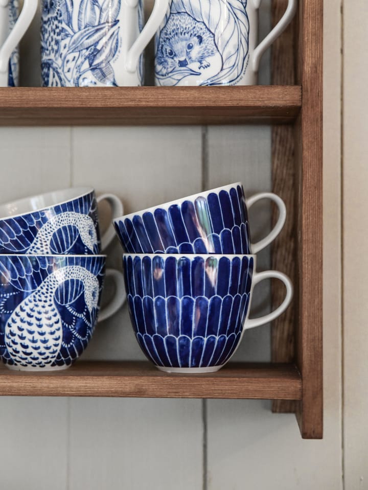 Tazza Selma con motivo a piume blu, 41 cl Götefors Porslin