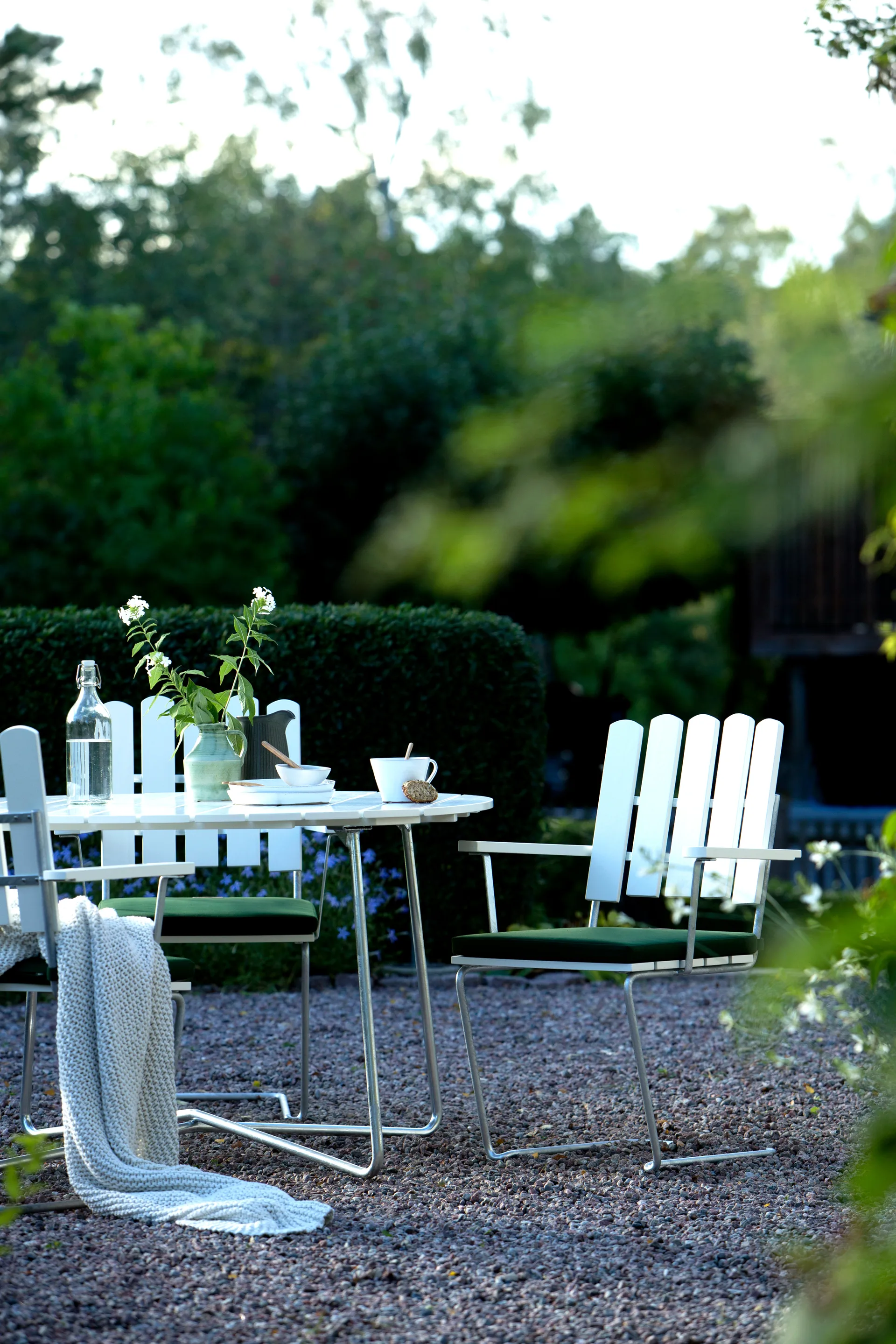 A2 poltrona, Vernice bianca su quercia zincata a caldo Grythyttan Stålmöbler