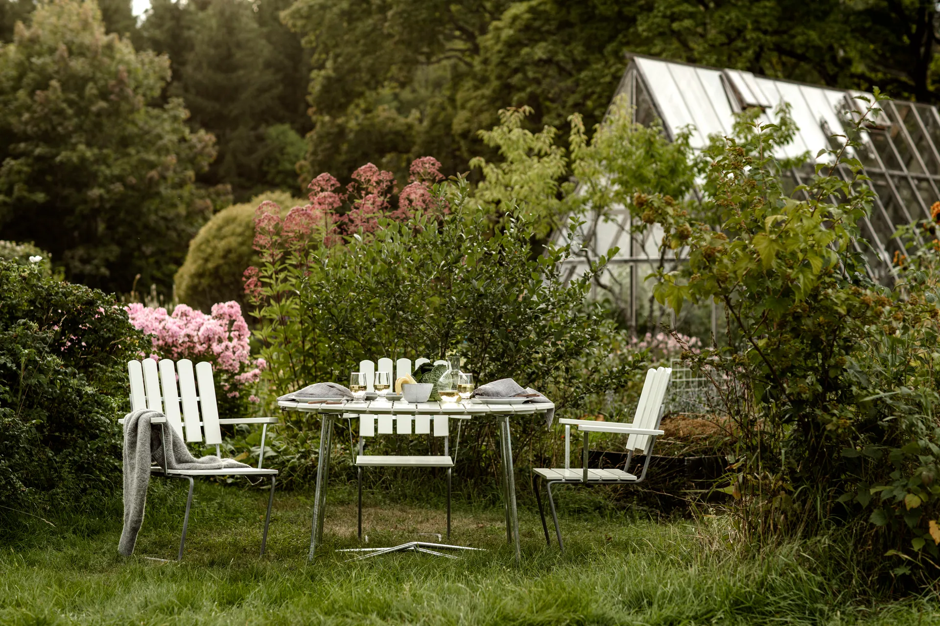 Gruppo da pranzo Grythyttan bianco 9A Ø120cm + 5 A2,  Grythyttan Stålmöbler