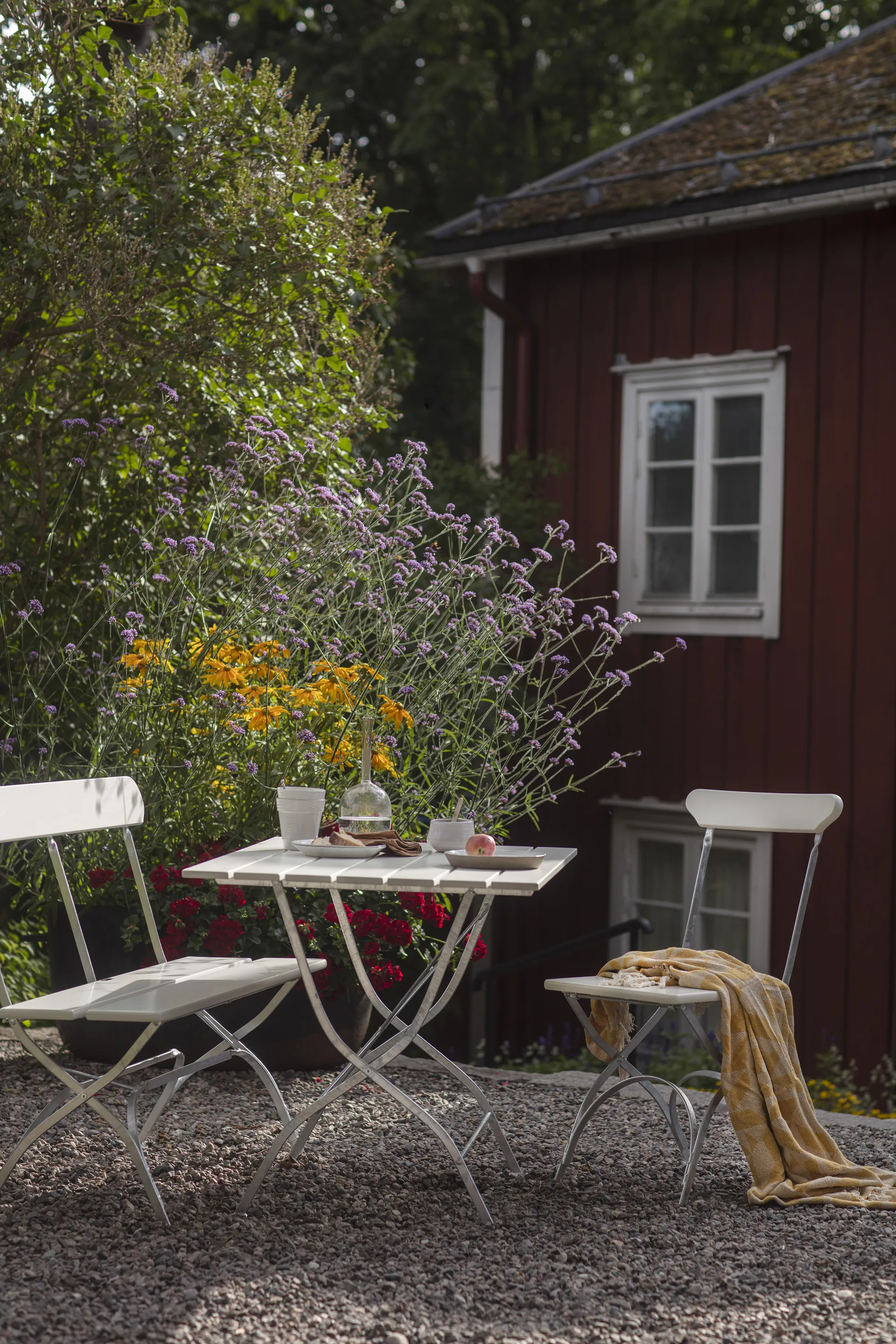 Tavolo Bryggeri, Vernice bianca su quercia zincata a caldo Grythyttan Stålmöbler