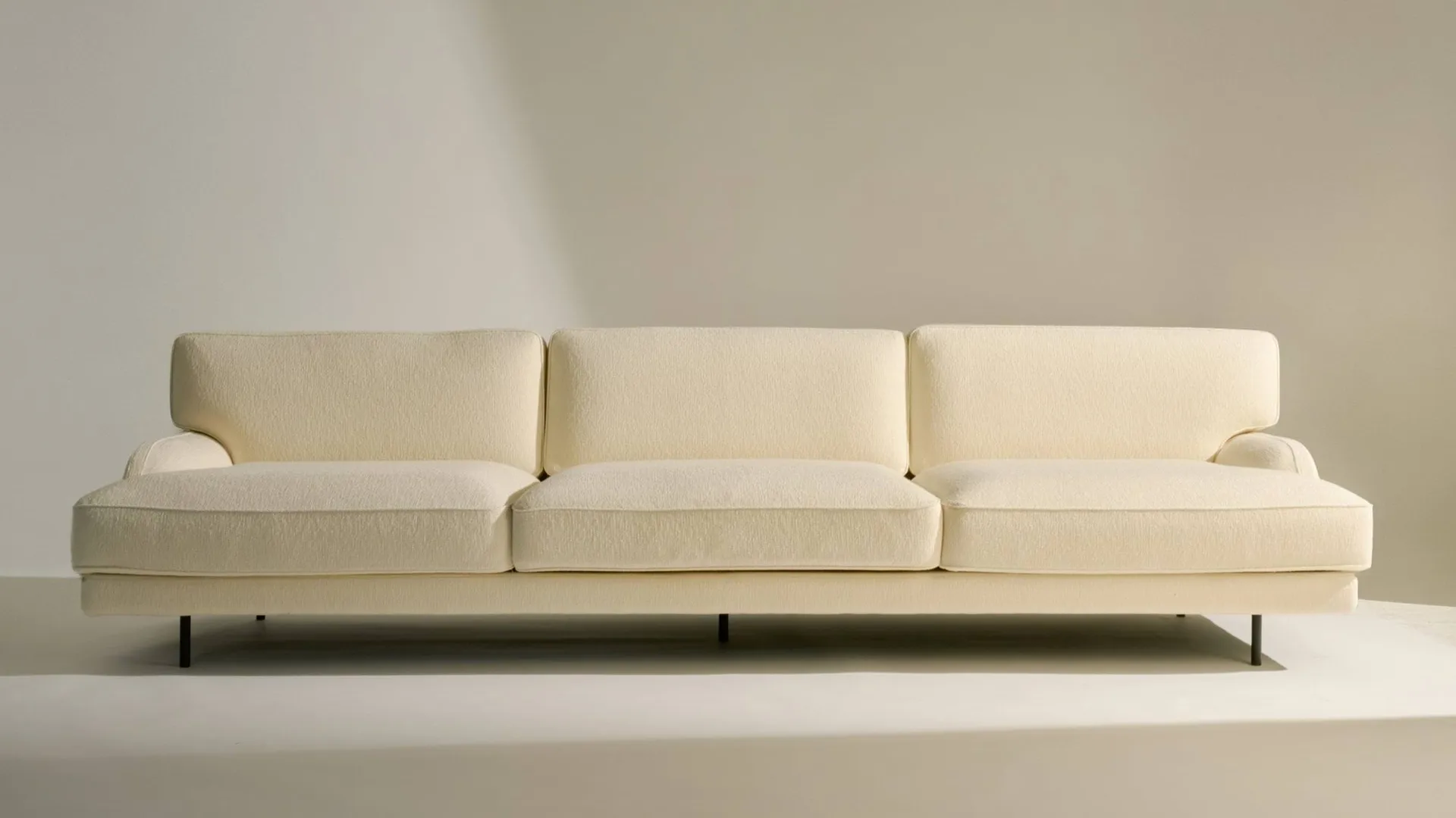 Divano Flaneur a 3 posti, Bouclé-nero opaco GUBI