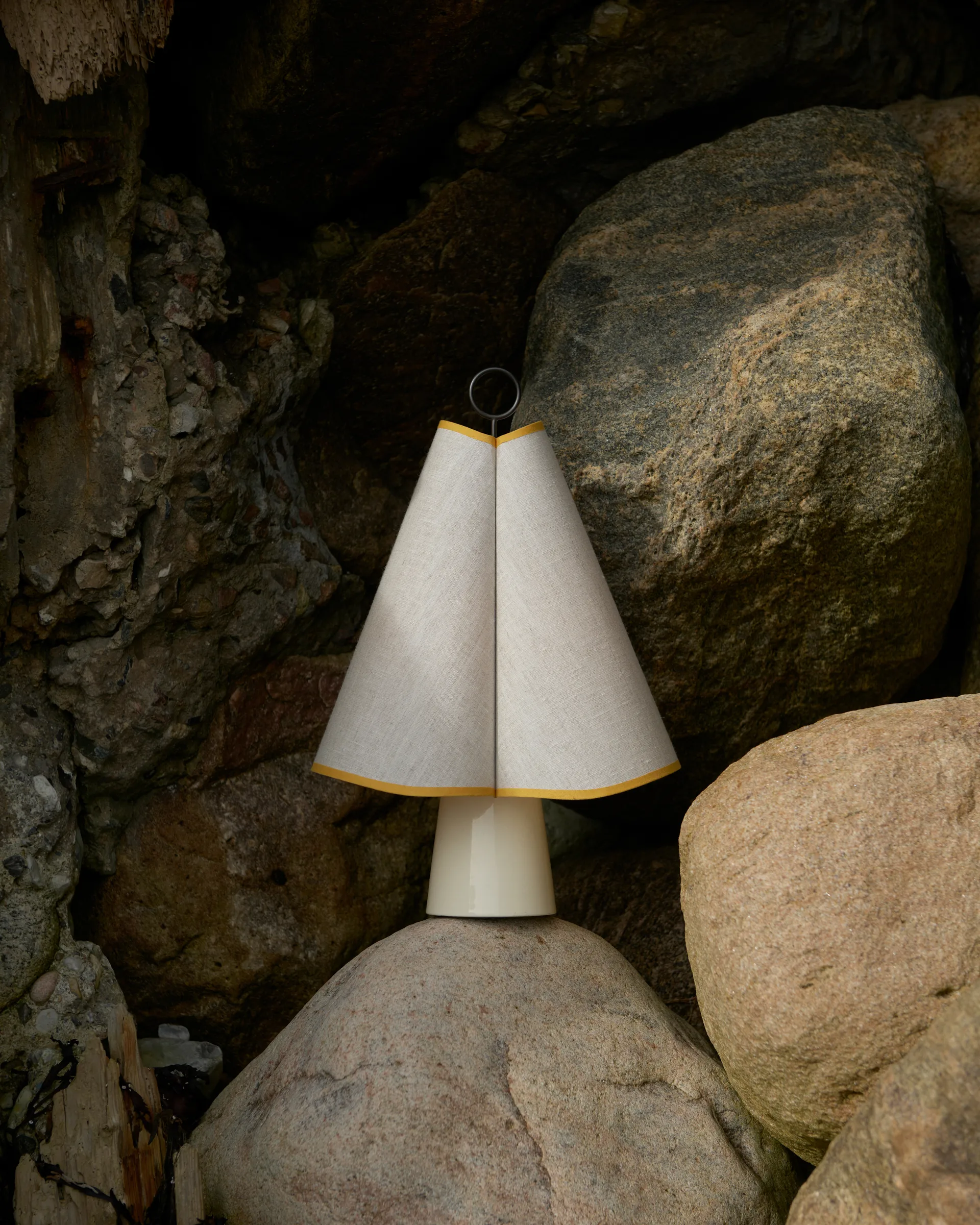 Hornbæk lampada da tavolo portatile, Poppy yellow GUBI