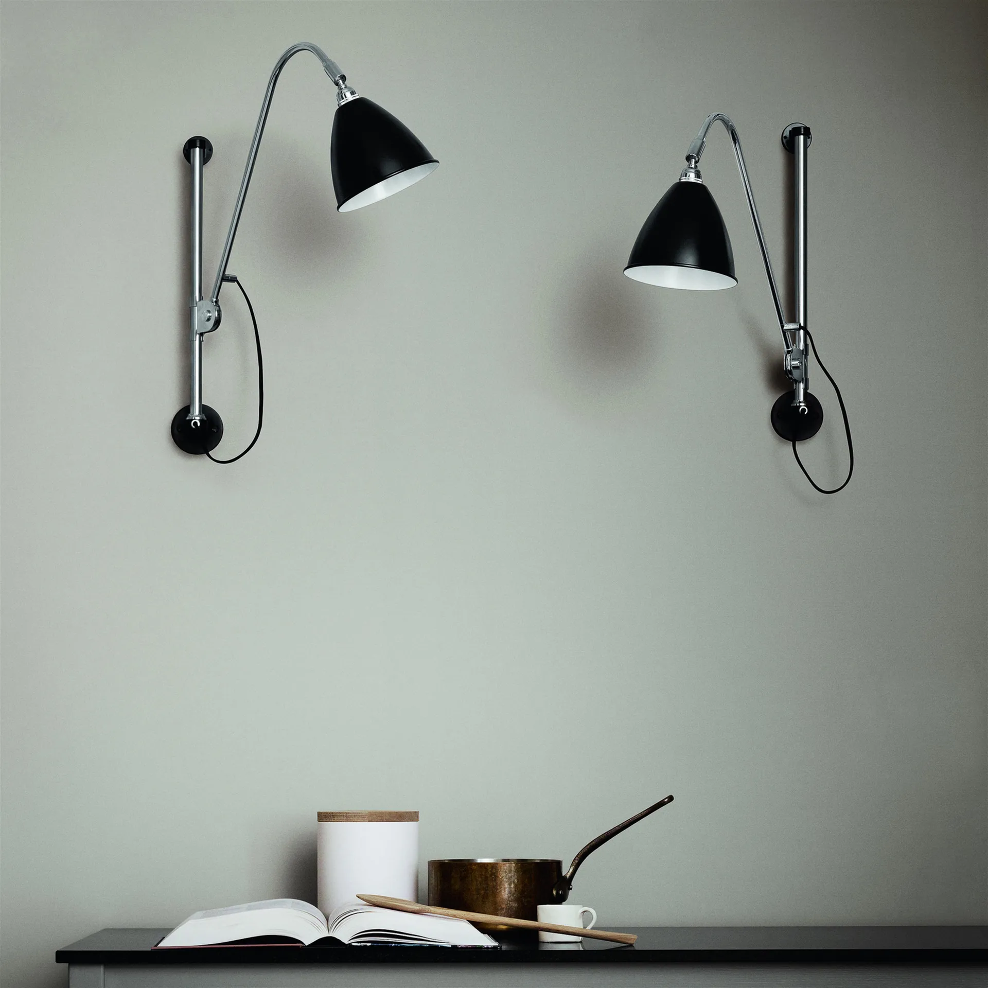 Lampada da parete Bestlite BL5, Nero-cromo GUBI