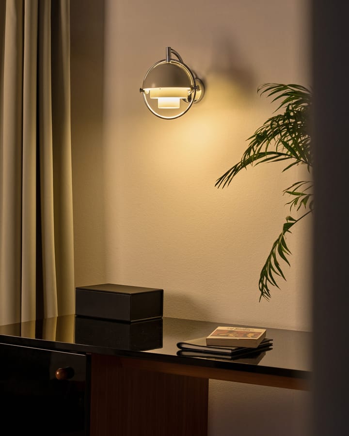 Lampada da parete Multi-Lite, Bianco-cromo GUBI