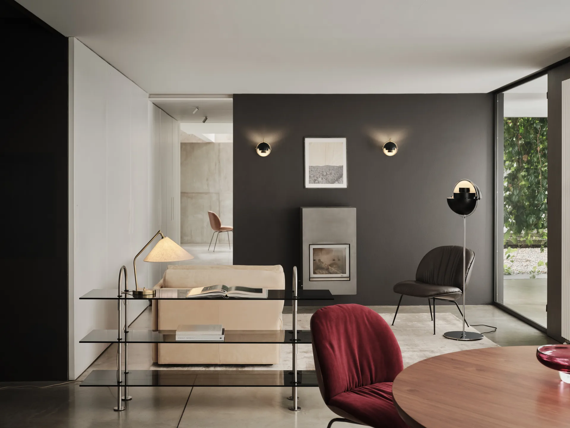 Lampada da parete Multi-Lite, Nero-ottone GUBI