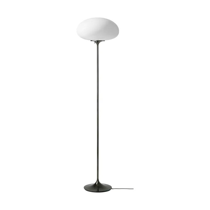 Lampada da pavimento Stemlite - Black chrome-opalglas, 150 cm - GUBI