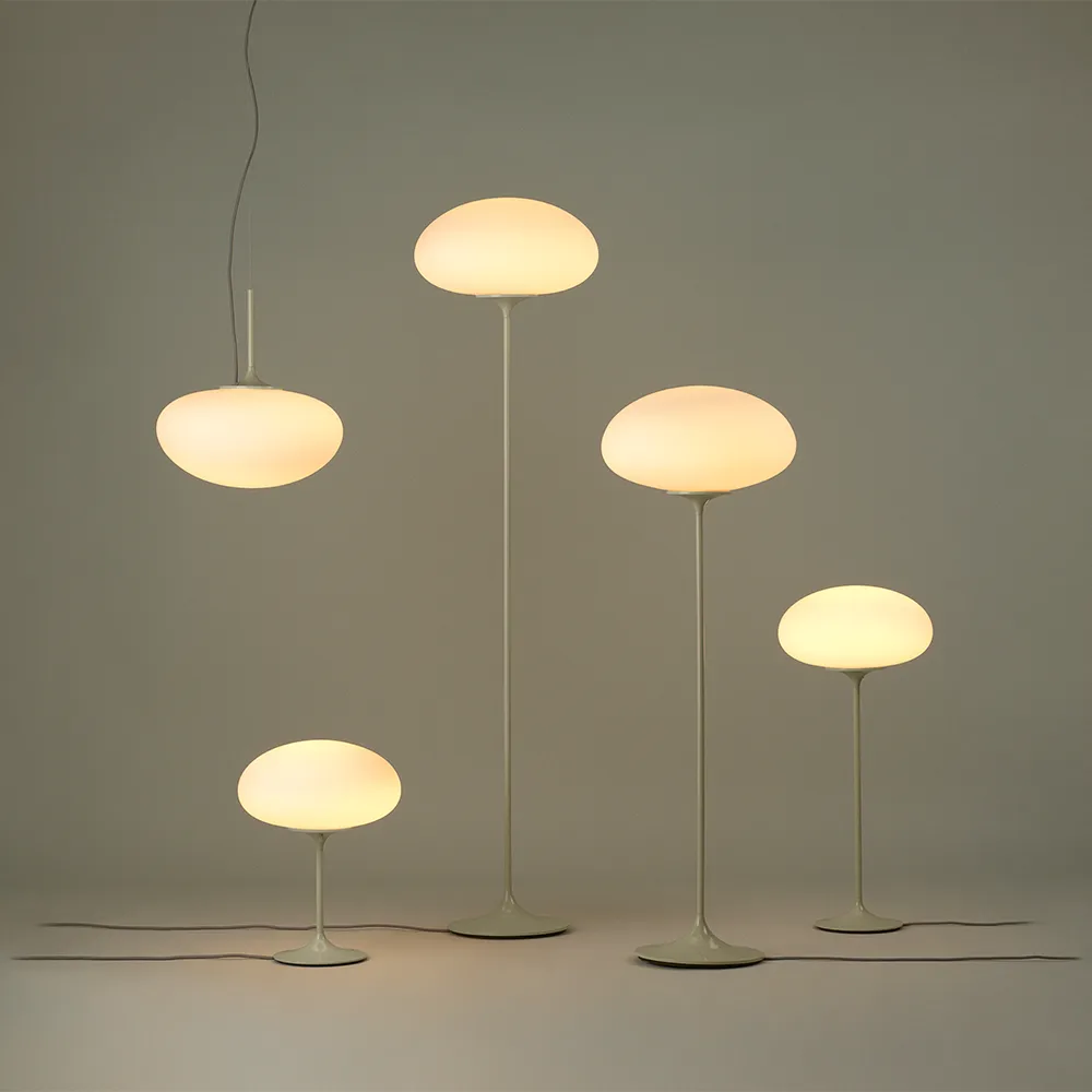 Lampada da pavimento Stemlite, nero cromo, 110 cm GUBI
