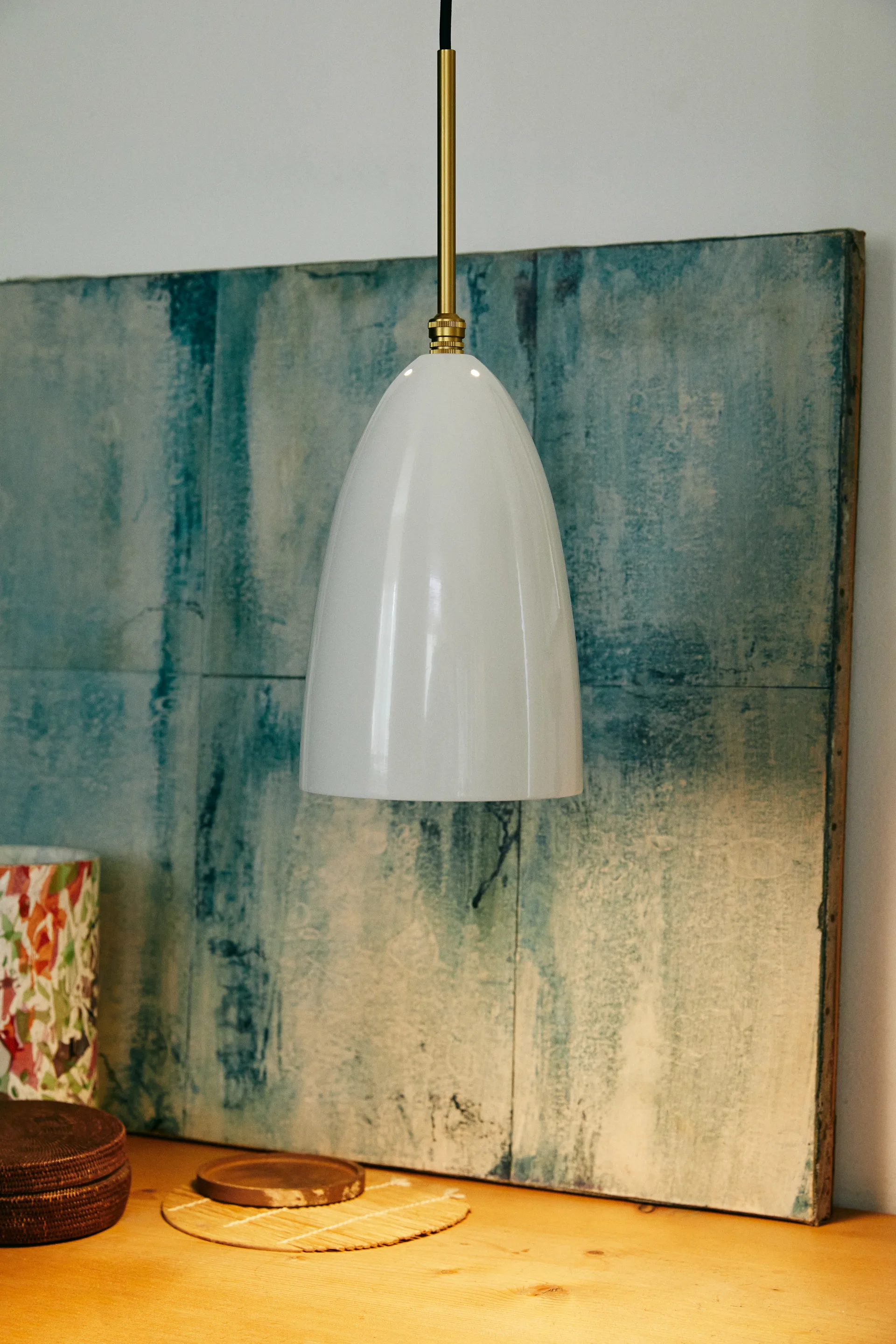 Lampada da soffitto Gräshoppa lucida, Alabaster white-brass GUBI