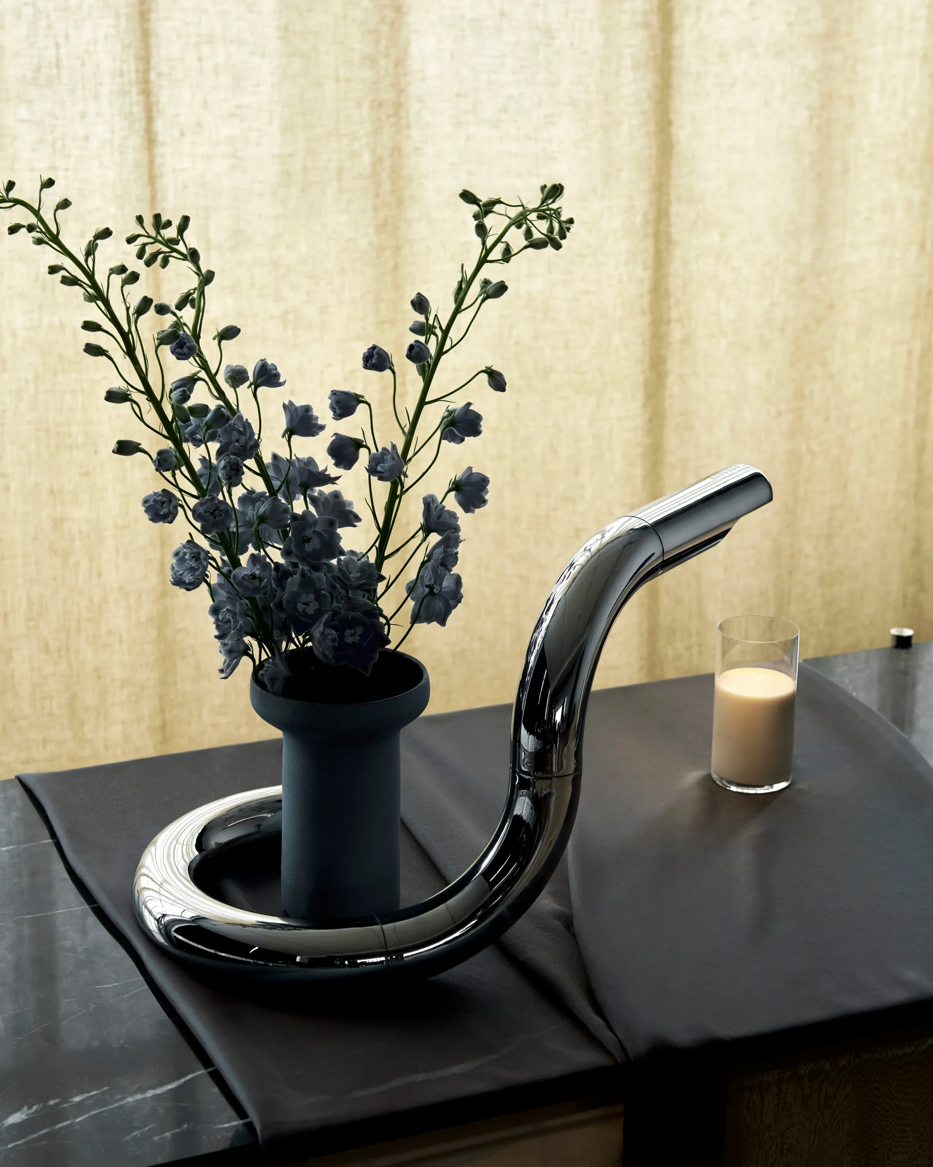 Lampada da tavolo Aspide, Cromo GUBI