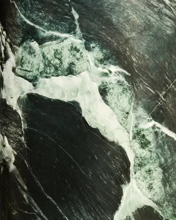 Lampada da tavolo Gravity L - Emerald marble-canvas - GUBI