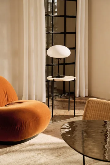 Lampada da tavolo Stemlite - Black chrome-opalglass, 42 cm - GUBI