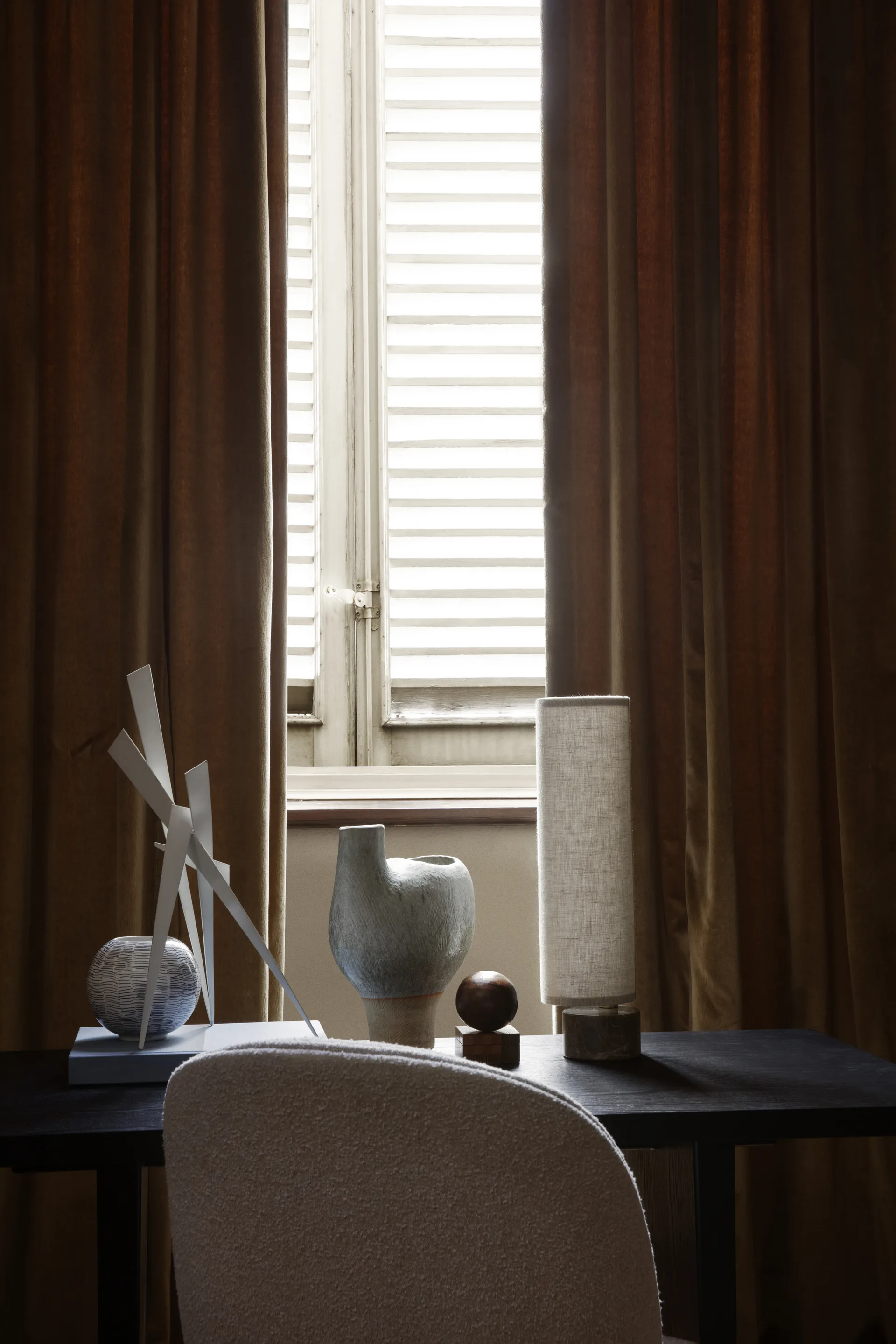 Lampada da tavolo Unbound, Tela-marmo grigio GUBI