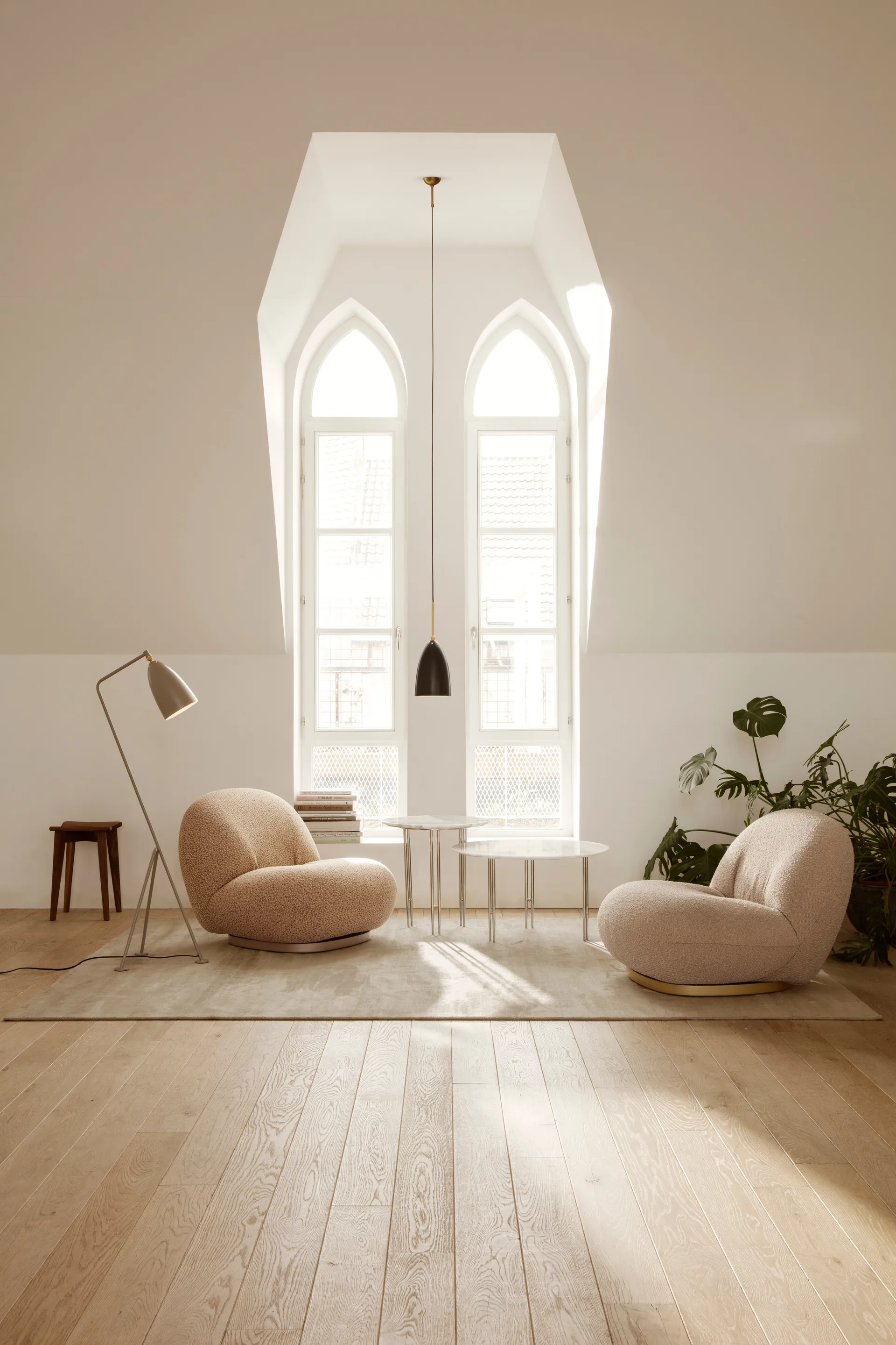 Lampada da terra Gräshoppa, Marrone oliva GUBI