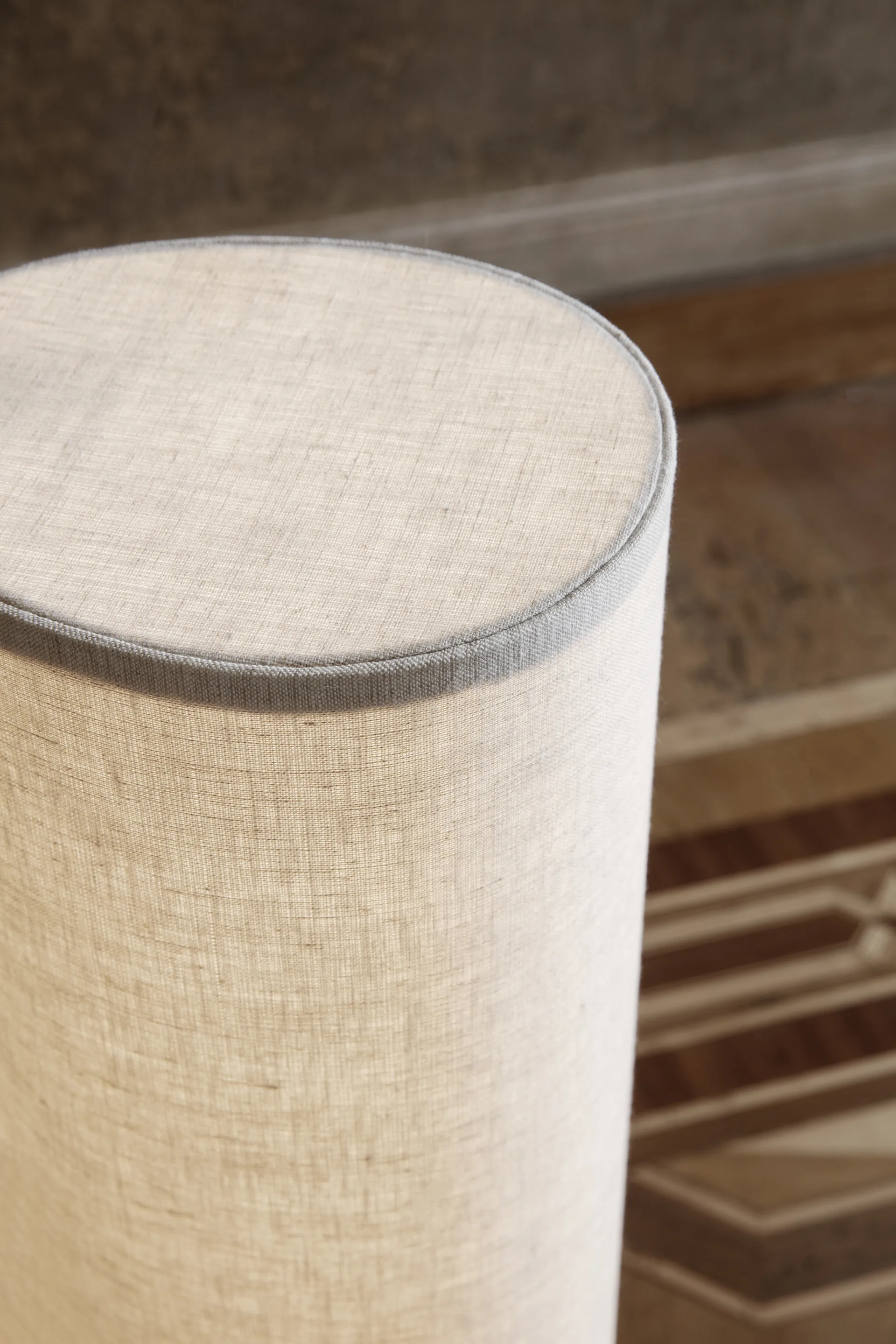 Lampada da terra Unbound 120 cm, Tela-marmo grigio GUBI