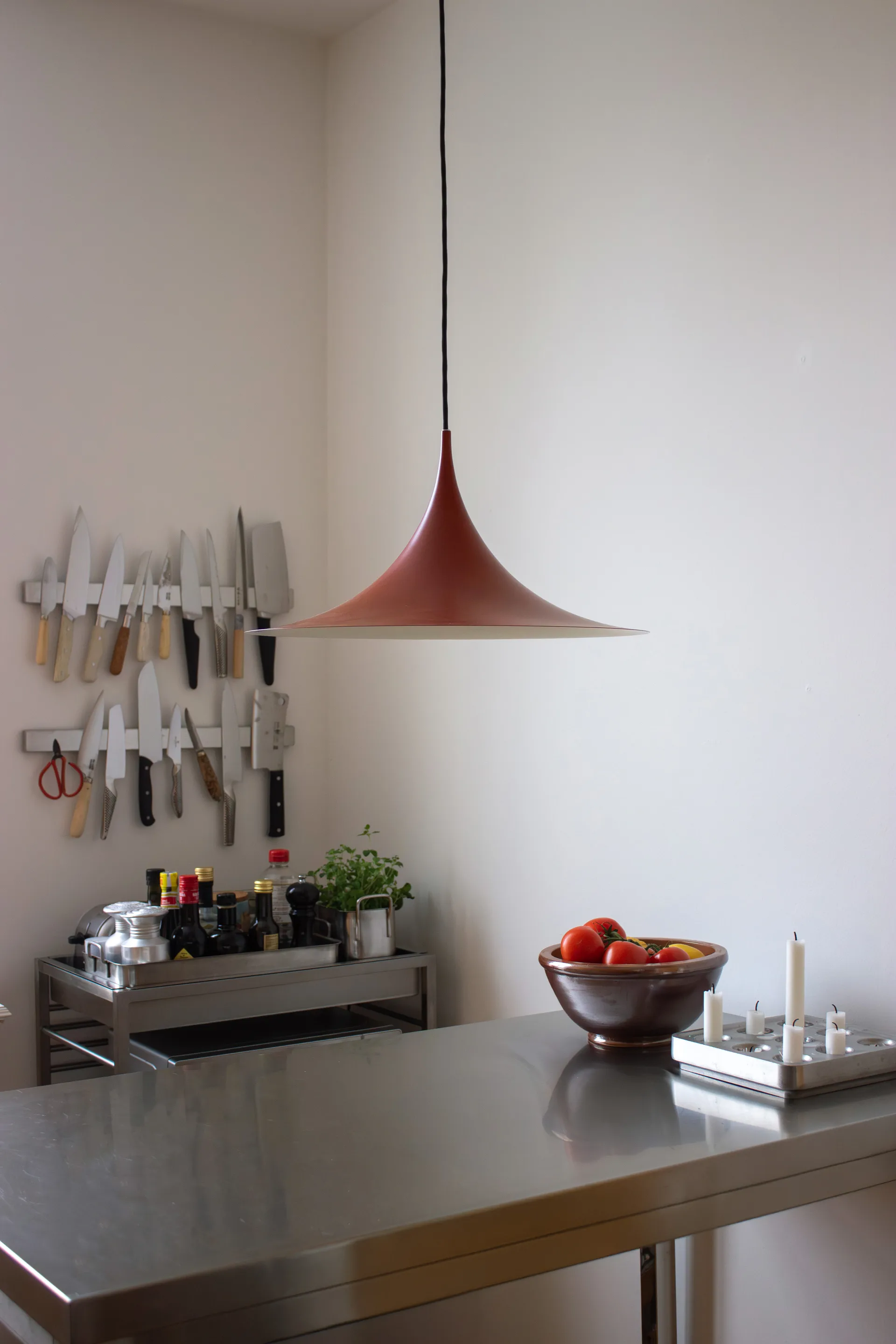 Lampada Semi Ø 47 cm, Special Edition Auburn Red semi matt GUBI